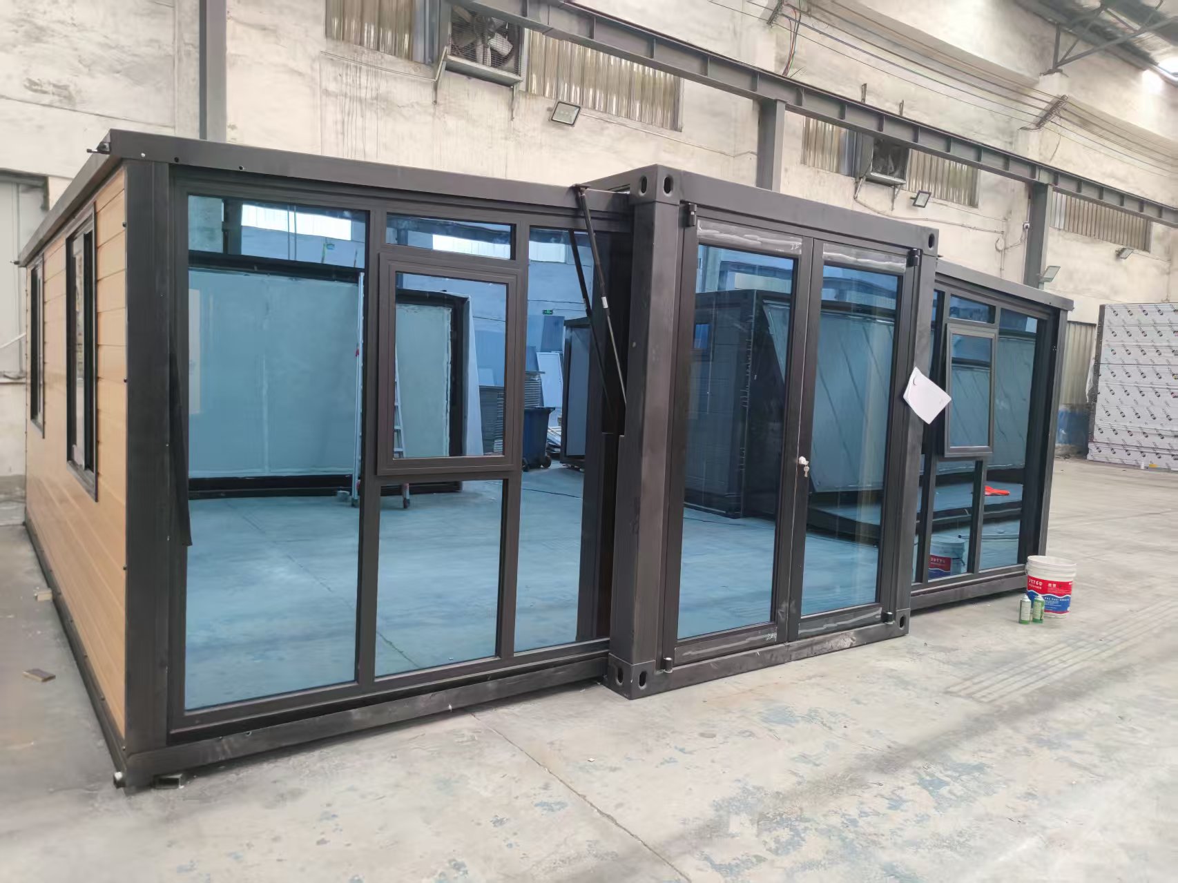20ft Expandable Steel Container House Prefabricated Mobile Building 2 or 3 Bedroom Villa Apartment(Can Equipped Roof /Terrace)