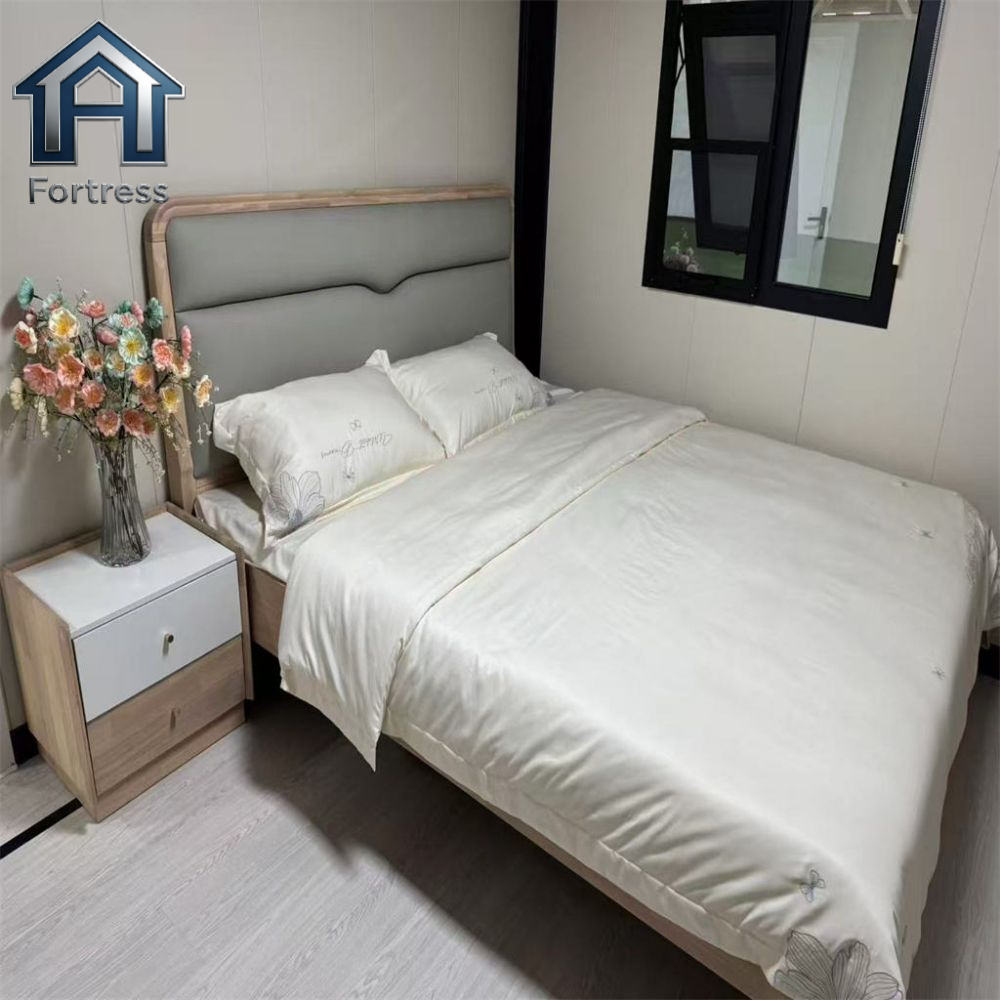 20 40 Foot Double Wing Expansion Box 1-4 Bedroom Expandable Container House With Bedroom Living Room Kitchen and Bathroom