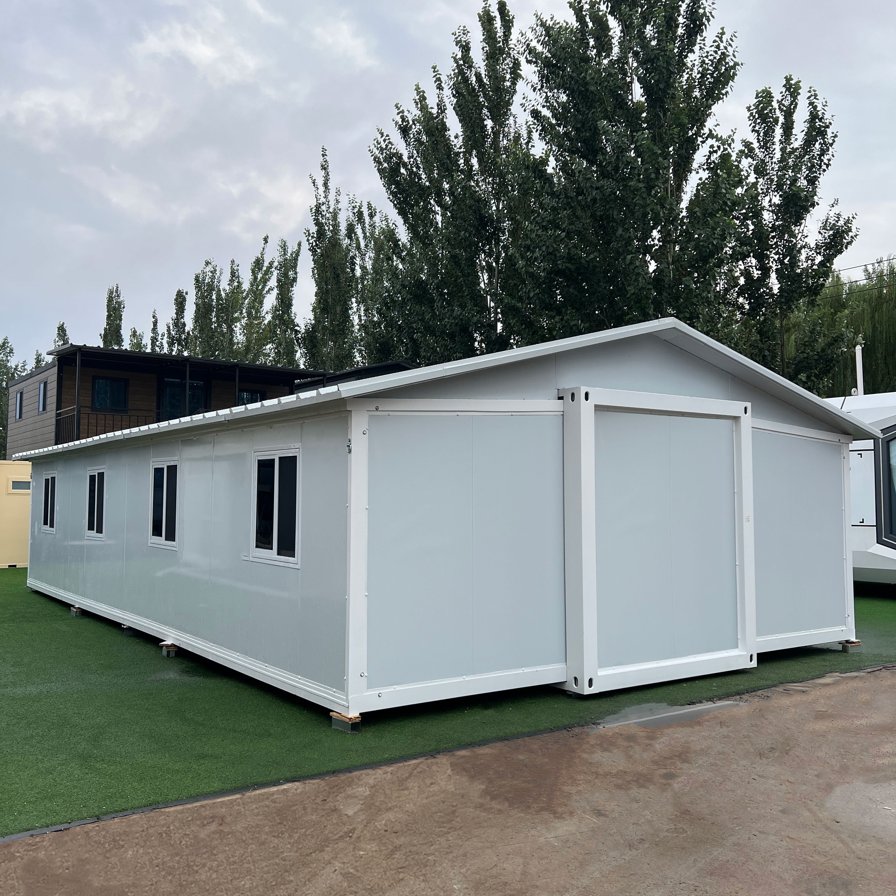 Ready Ship Prefabricated 20Ft 40Ft Expandable Waterproof Container House Kitchen Foldable Apartment Modern Design Hotel Villa