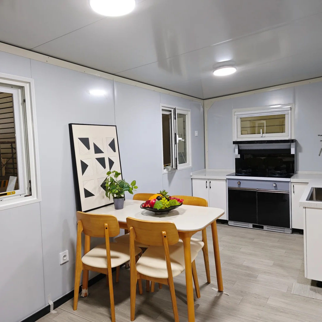 20ft 40FT Luxury Expandable Prefabricated Modular Container House with Midcentury Modern Design Breathable Structure Living Room