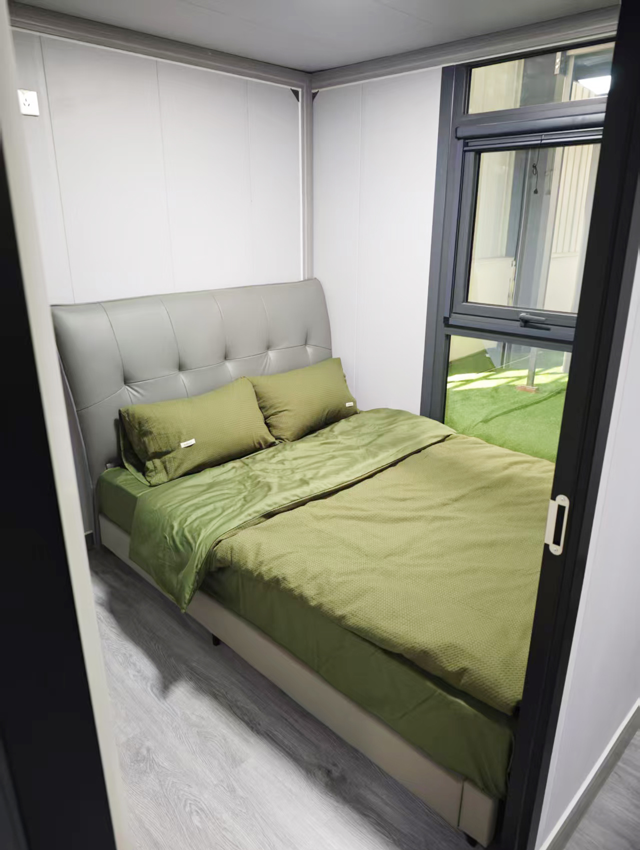 Waterproof 40ft Steel Expandable Container House Hotel Cabin Double Wing Expandable Container House