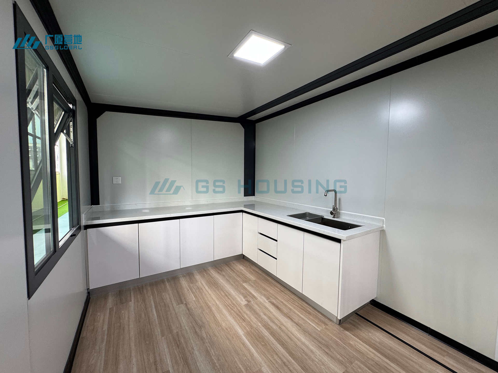 Tiny Homes Ready to Ship 30ft Expandable Prefabricated Container House with Steel Sandwich Panel Modern Design Outdoor Use
