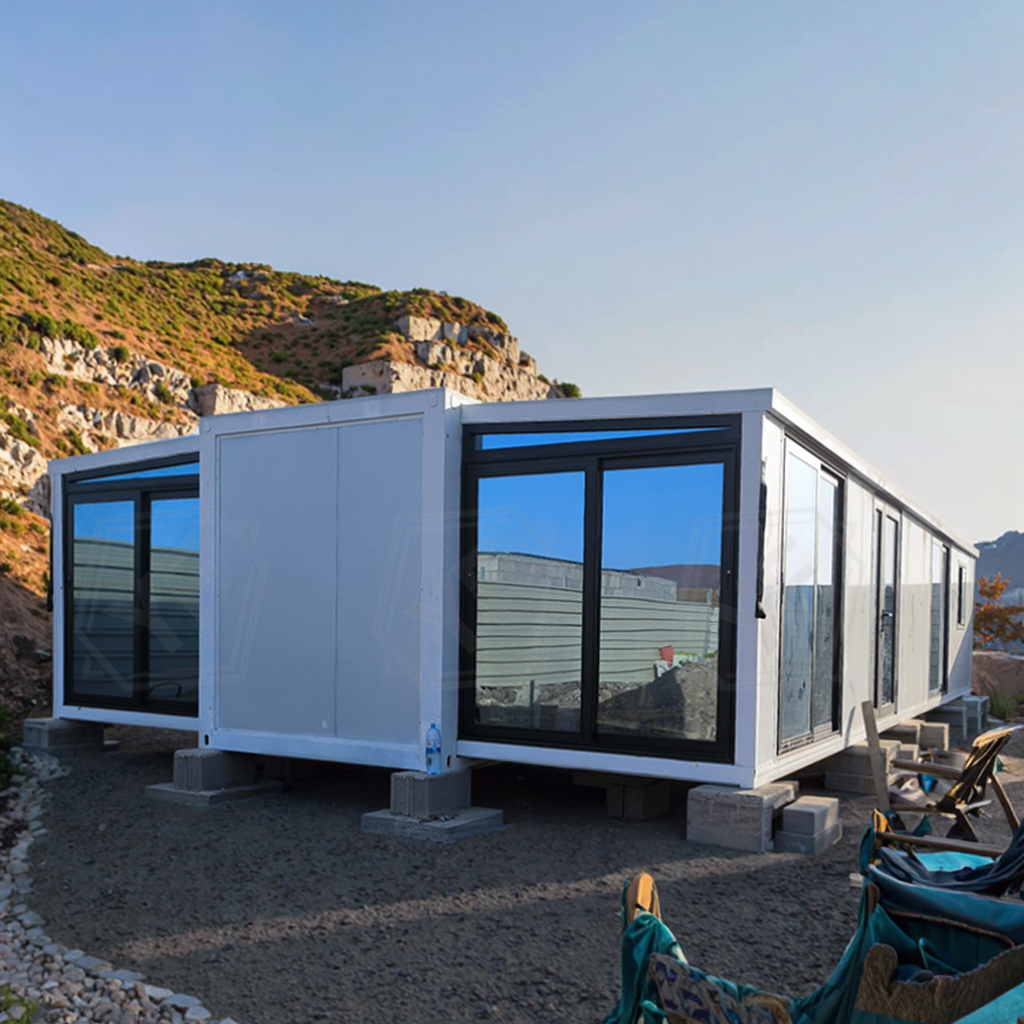 Custom 40 Foot White 2 Bedroom 1 Bathroom Prefab Expandable Container House Home Casas Prefrafricadas 40 Pies