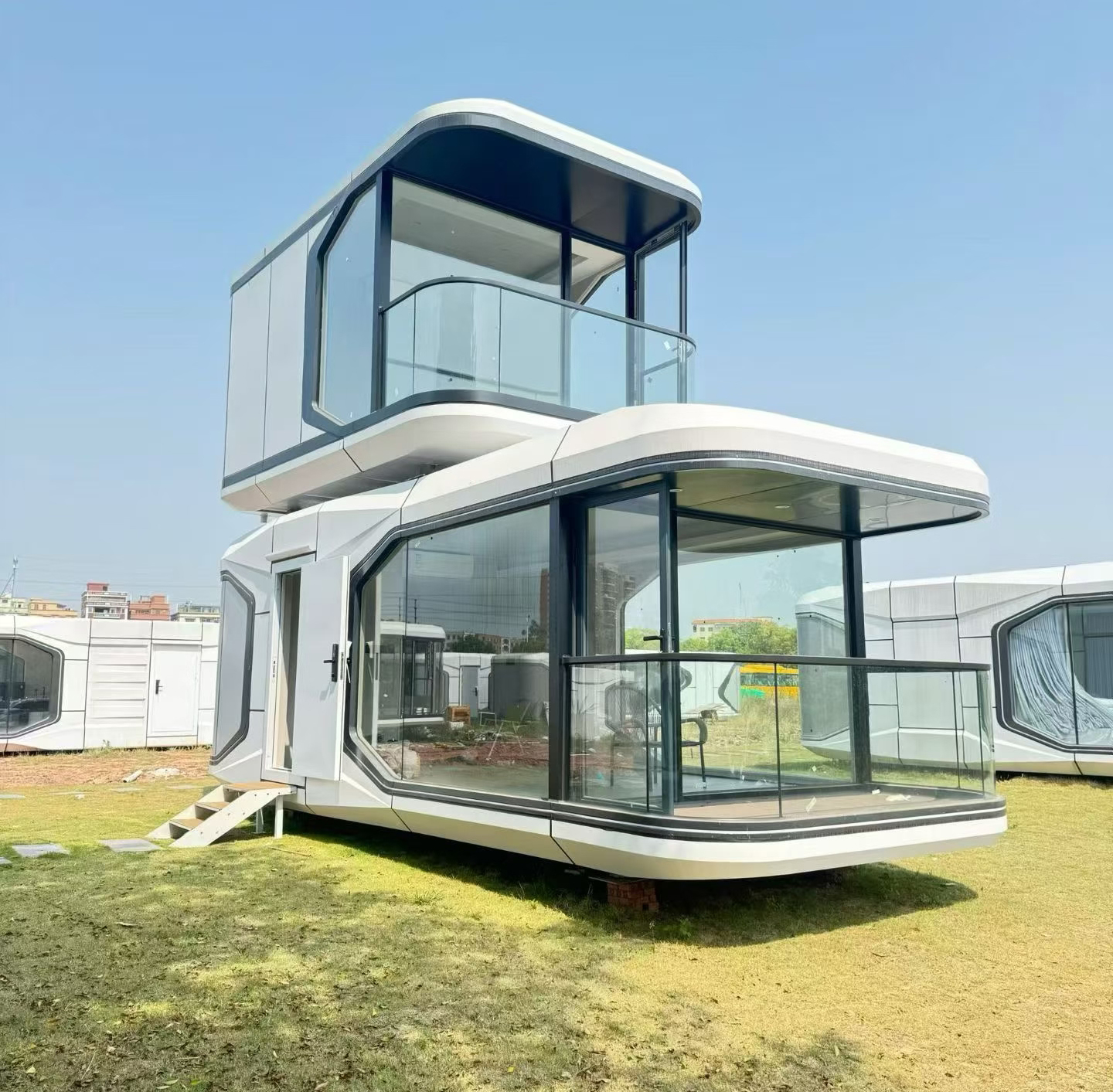 Luxury Prefabricated Steel Container House Hotel Modern Modular Intelligent System Breathable Weatherproof Travel Living