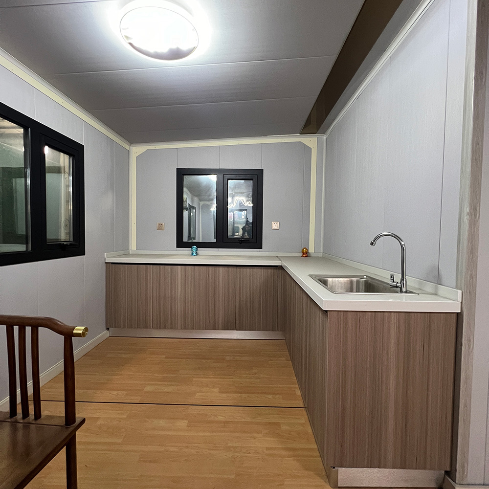 Expandable house display exterior view