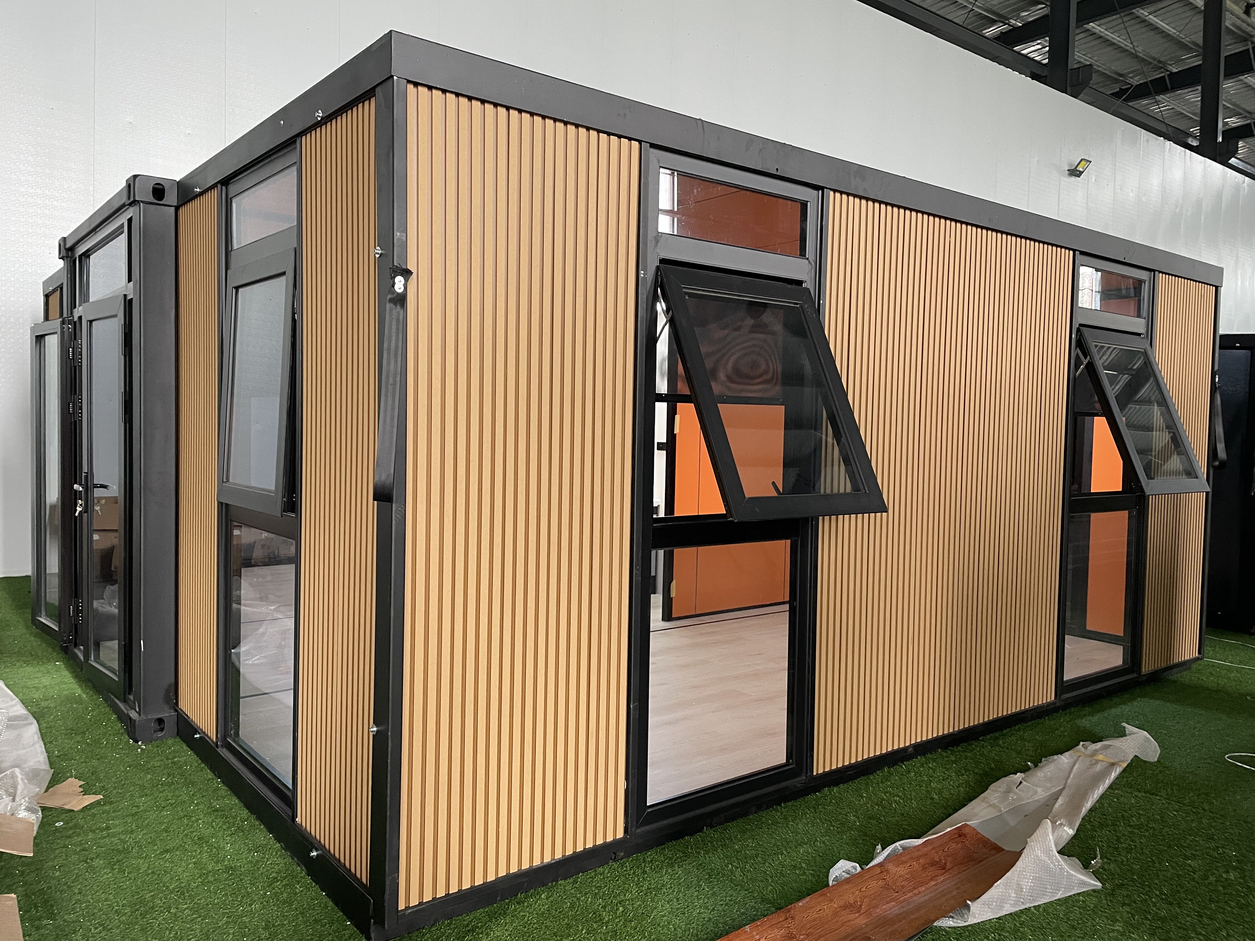Australia Prefab Container House Customized for Living Expandable Tiny Home Windproof Whole-room Customization Apartment Hotel
