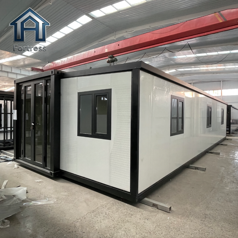 20 40 Foot Double Wing Expansion Box 1-4 Bedroom Expandable Container House With Bedroom Living Room Kitchen and Bathroom