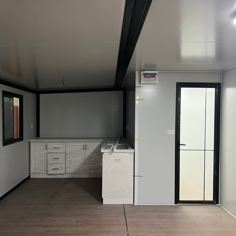 Factory Direct Modular Prefab Steel Structure Portable Living Villa 20ft Black Container House Expandable Container House
