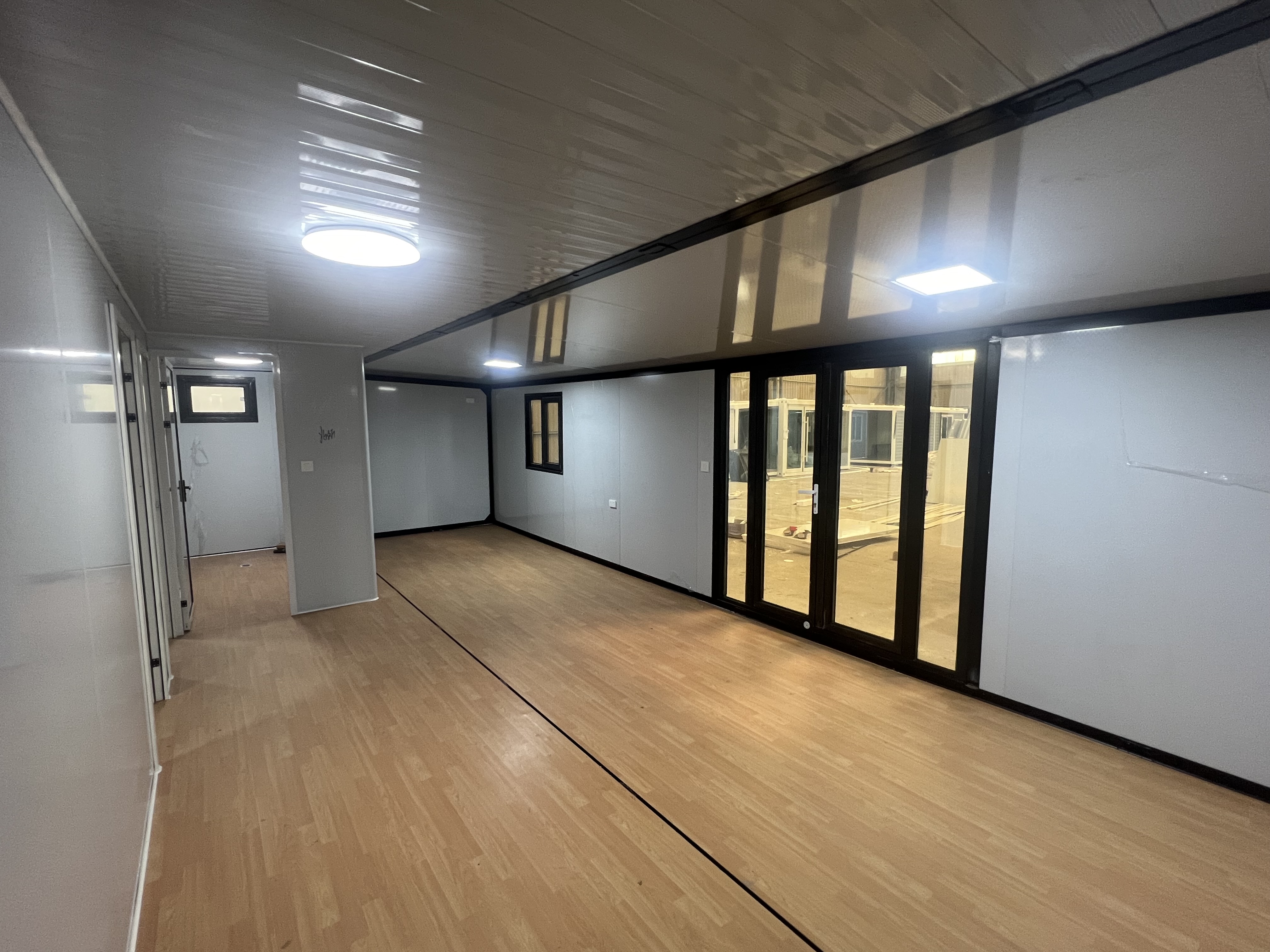 20ft 40ft Small Portable Ready Made Low Cost Cheap Modern Prefab Shipping Container Cabin Homes Office