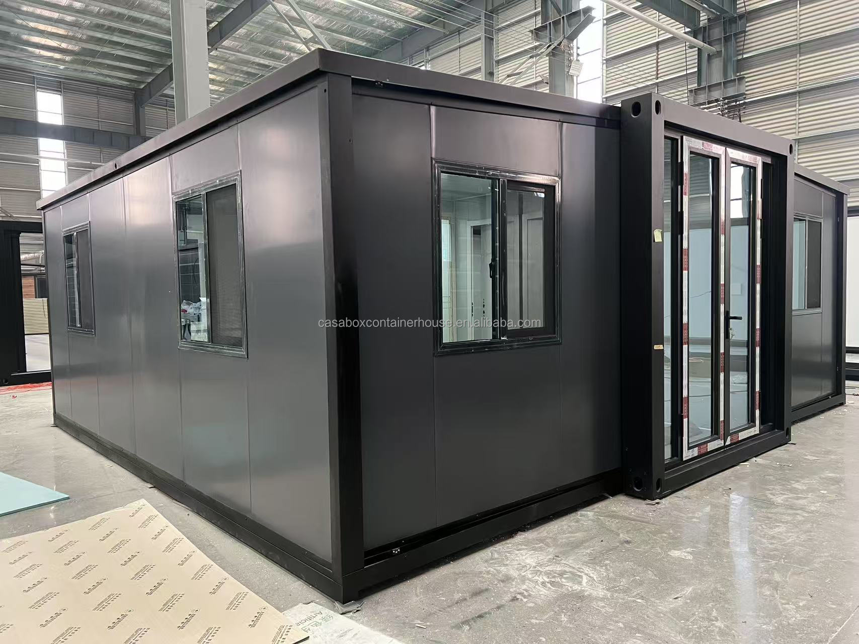 Double wing container construction