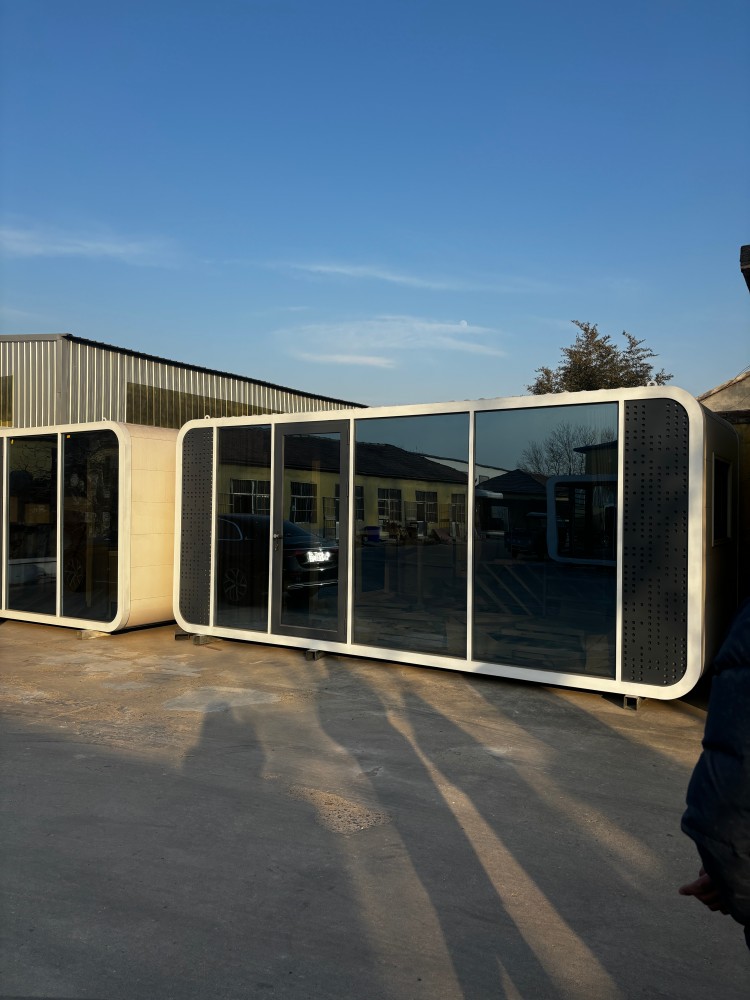 Prefab Luxury Modular Living Room Container Homes Space Capsule House Mobile Camping Sleep Capsule Apple Cabin For Hotel