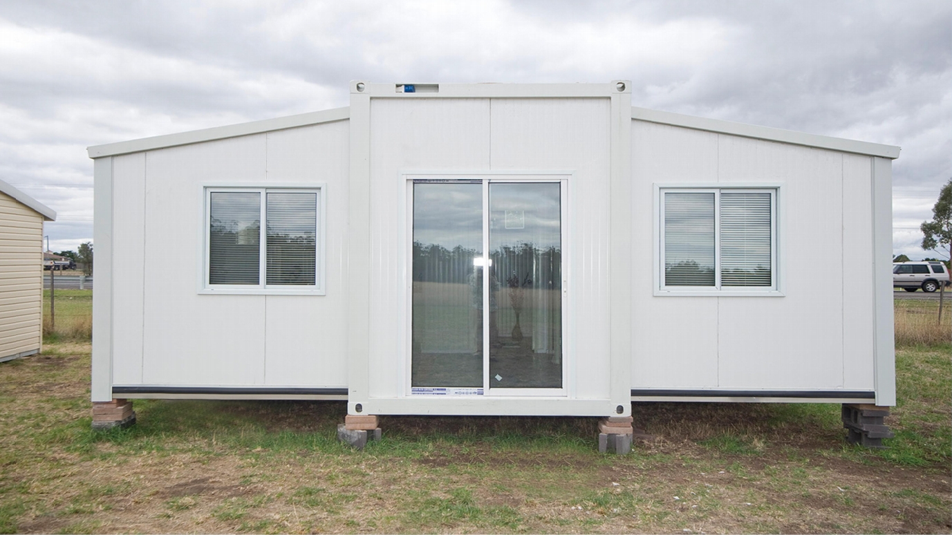 20FT 40FT Expandable Container House 2-3 Bedroom Prefab Modular Steel Home with Double Wing Design for Villa Hotel Glamping