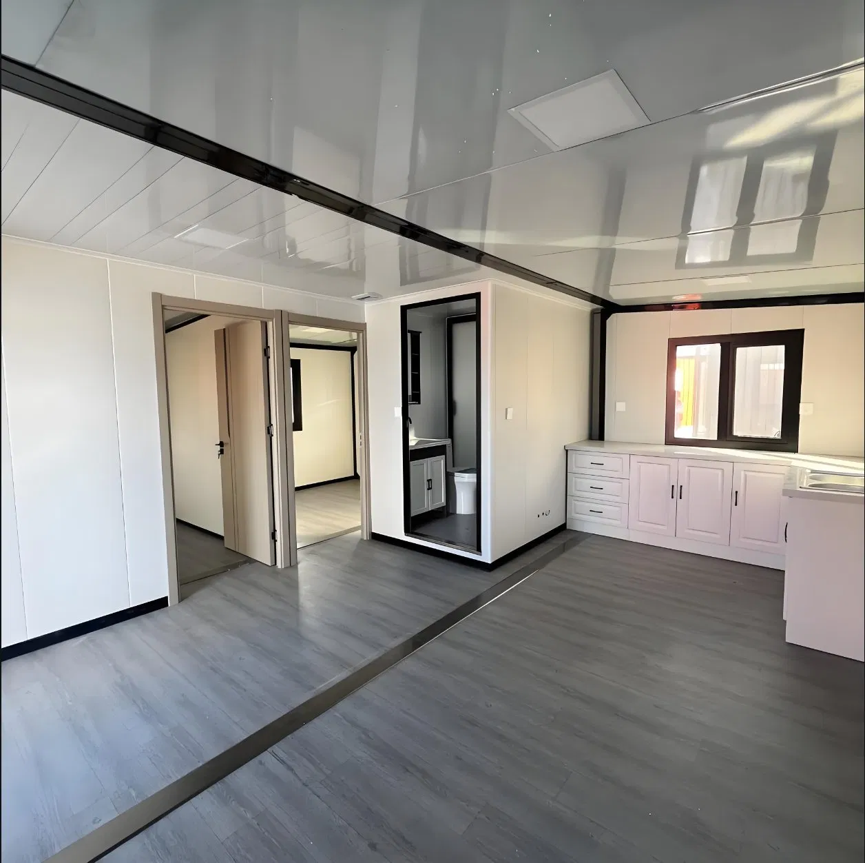 40FT Tiny Home Expandable Container House Modular Portable Prefab Home for Resort Development and Vacation Rental with Bathroom Kitchen