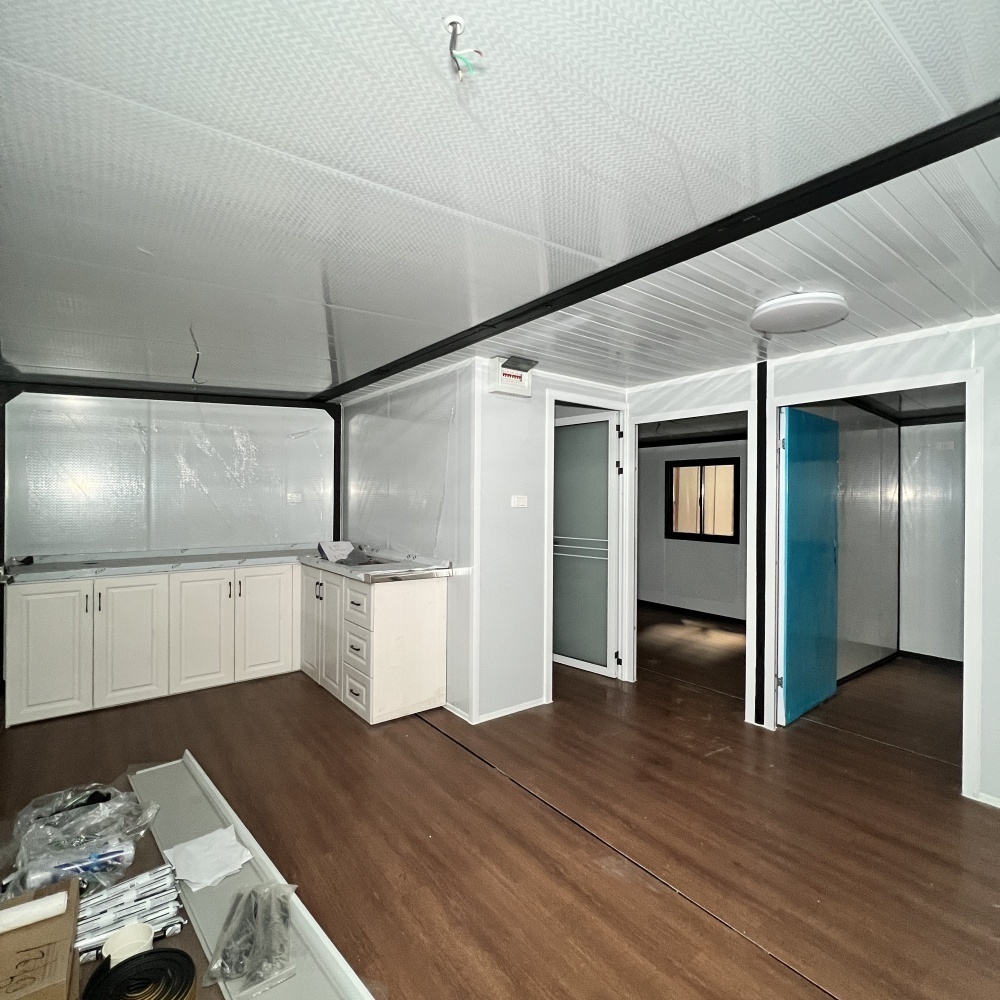 Pre-made Mobile Luxury Tiny Home Modular Expandable Flat Pack Folding Shipping Container Cabin Houses with 3 Sleeping Rooms