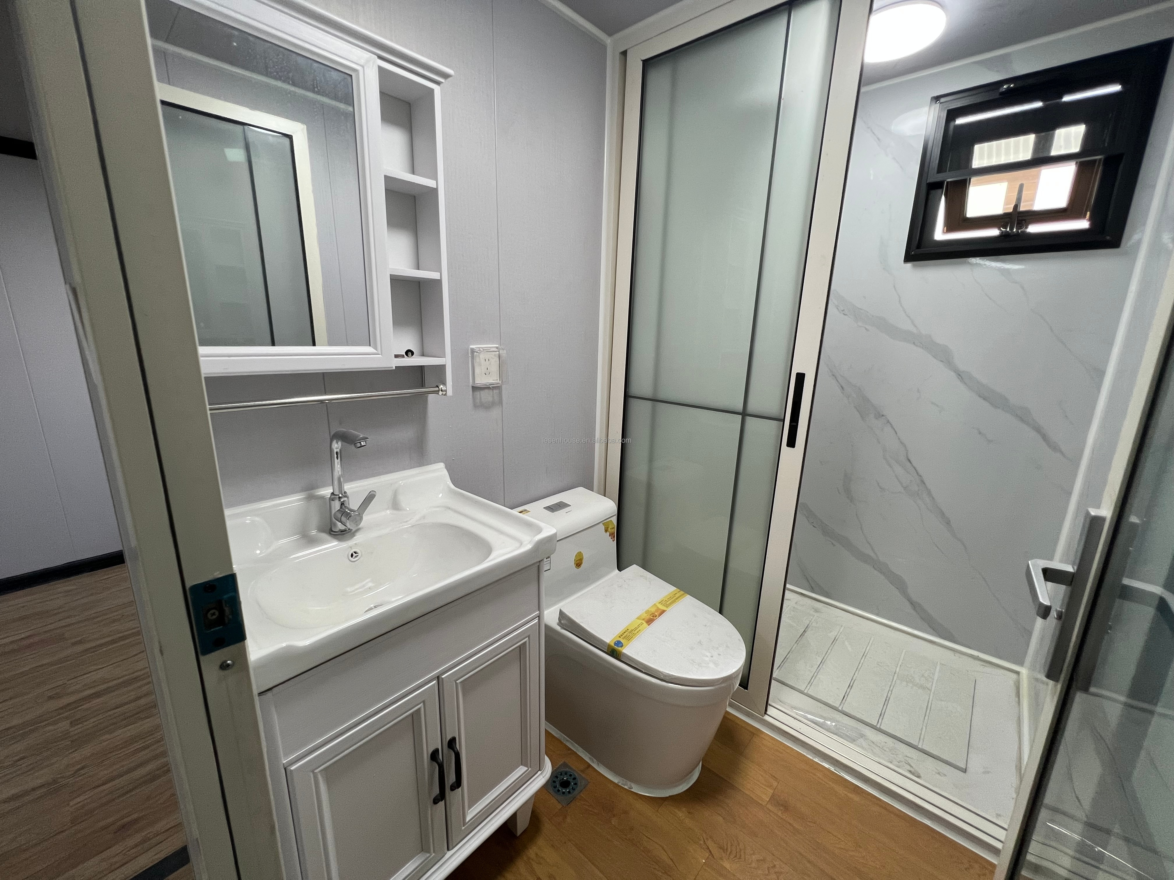 20ft Expandable Steel Container House Prefabricated Mobile Building 2 or 3 Bedroom Villa Apartment(Can Equipped Roof /Terrace)