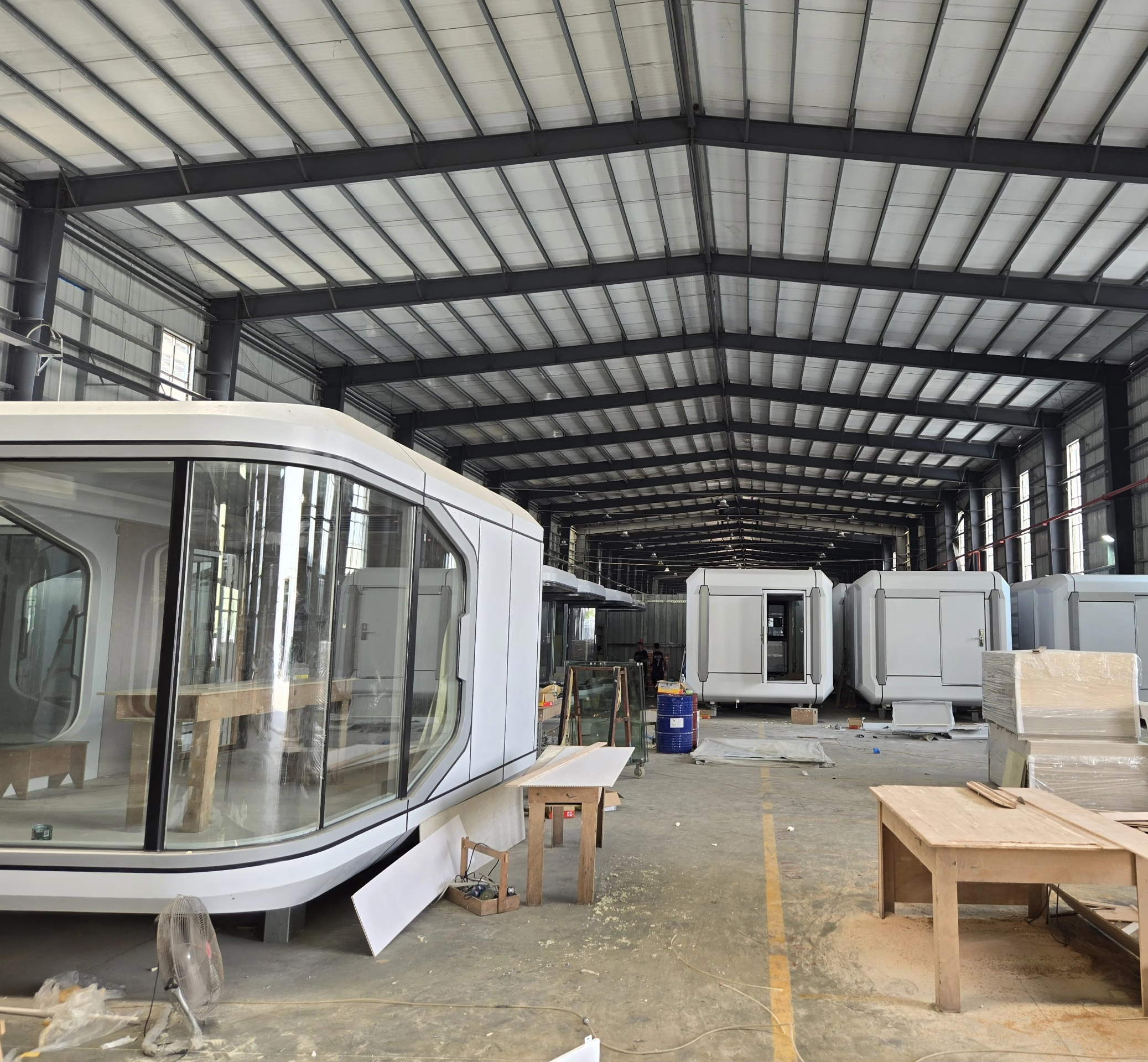 Luxury Prefabricated Steel Container House Hotel Modern Modular Intelligent System Breathable Weatherproof Travel Living