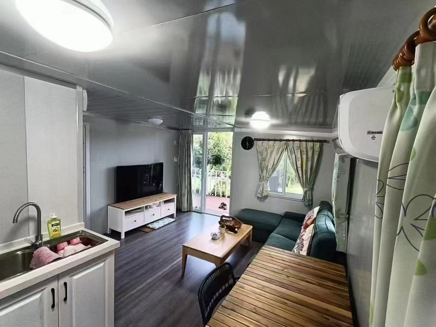 Custom Prefabricated 20Ft 40Ft Steel Container Expandable House Two Bedroom Modern European Movable Living Room Kitchen Office