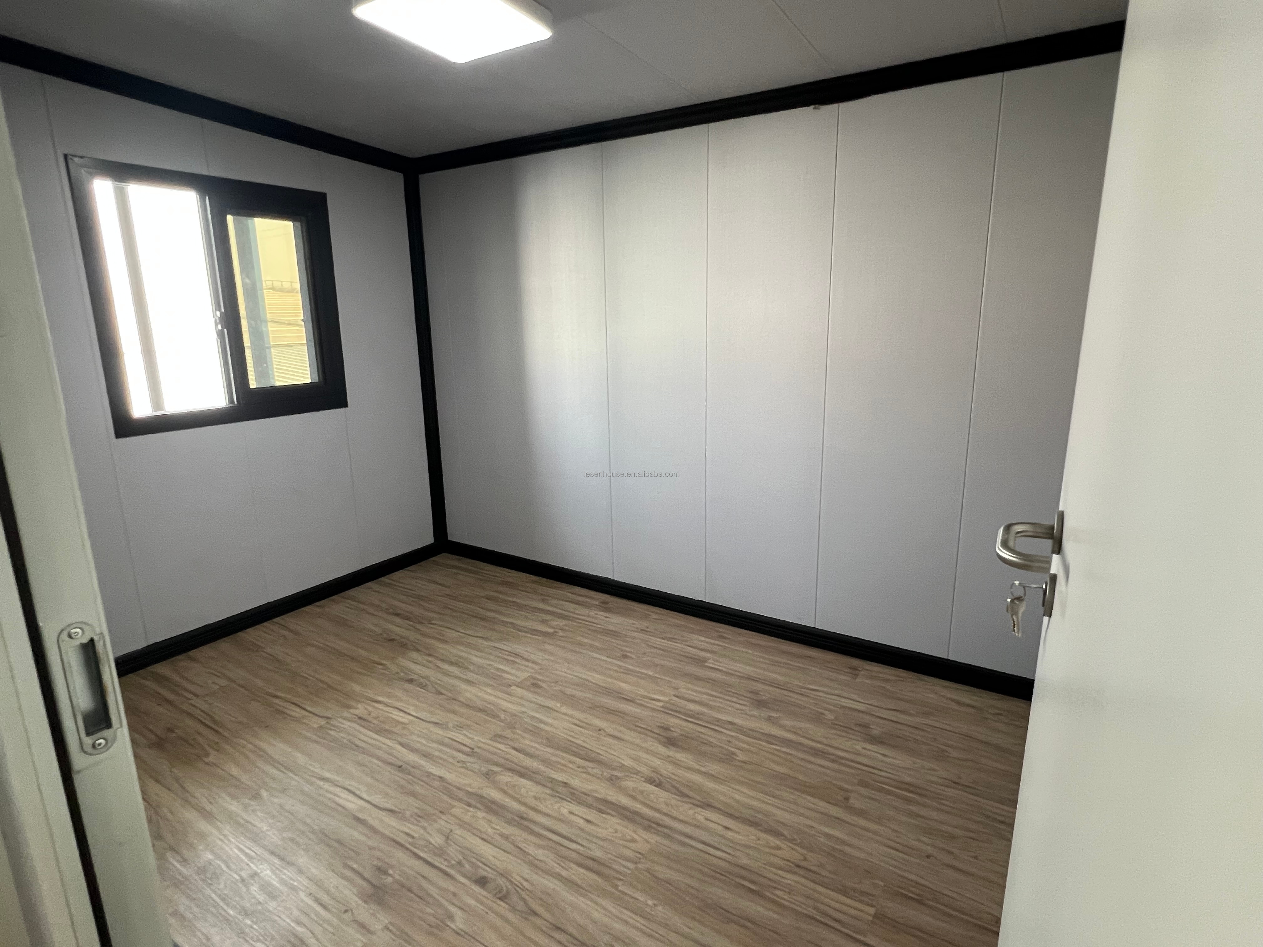 20ft Expandable Steel Container House Prefabricated Mobile Building 2 or 3 Bedroom Villa Apartment(Can Equipped Roof /Terrace)