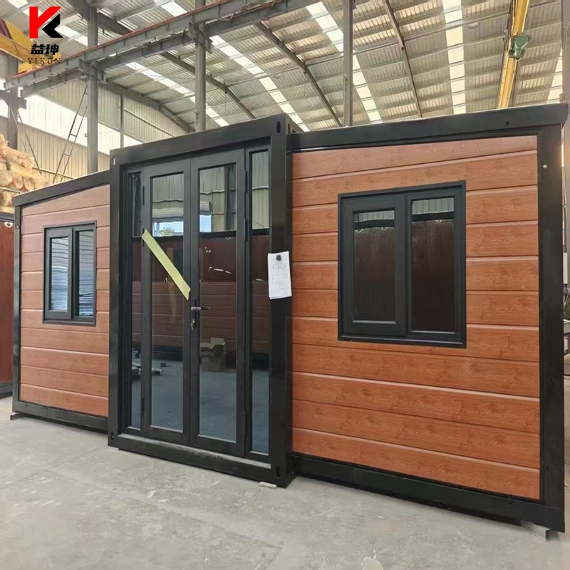 40ft Steel Structure Expandable Container House Luxury Prefab Villa 3 Bedrooms 2 Bathrooms Kitchen Mobile Home on Wheels Sale