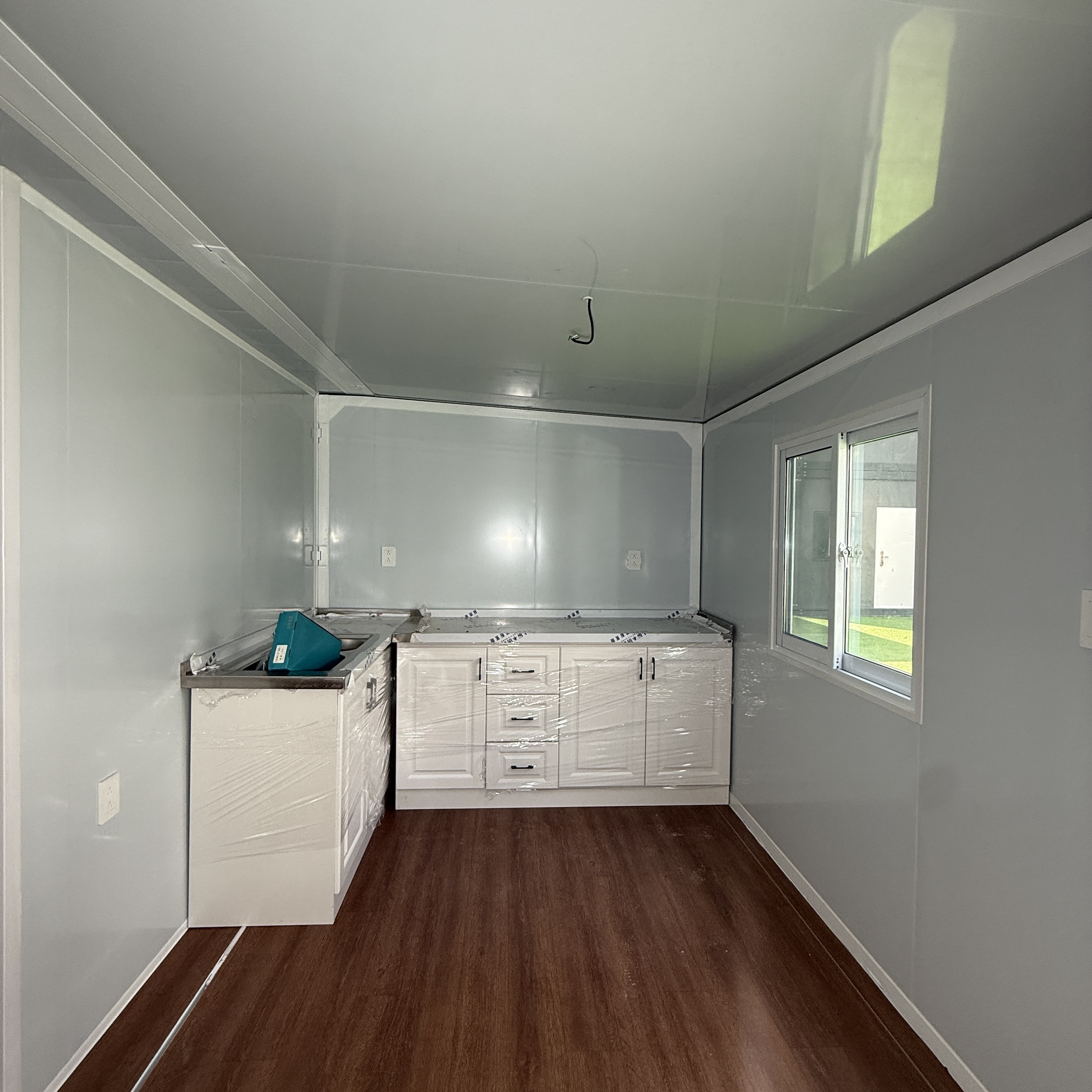 40Ft 20Ft Luxury Modern Prefab Villa 2-5 Bedrooms Foldable Expandable Container House Mobile Tiny Supermarket Office Building