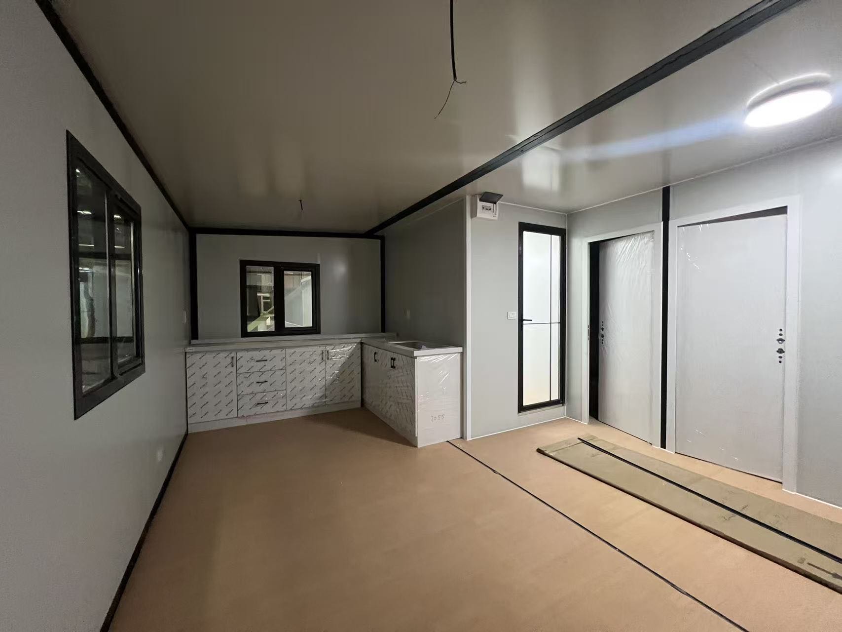 Safe Shock Resistant Expandable Mobile Home for Disaster Emergency Shelter Refuge Room and Relief Accommodation