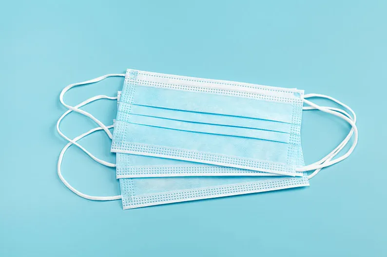Detalle de mascarilla azul