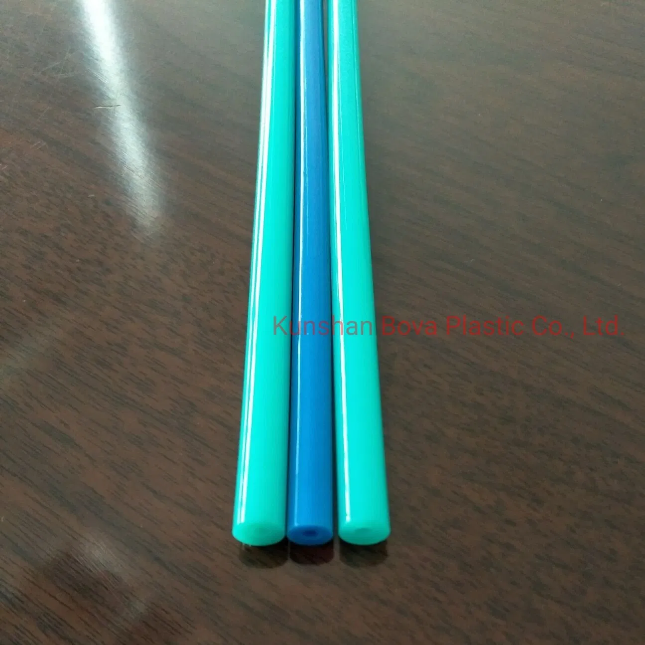 Surgical Wound Incision Protector with Disposable Retraction Features