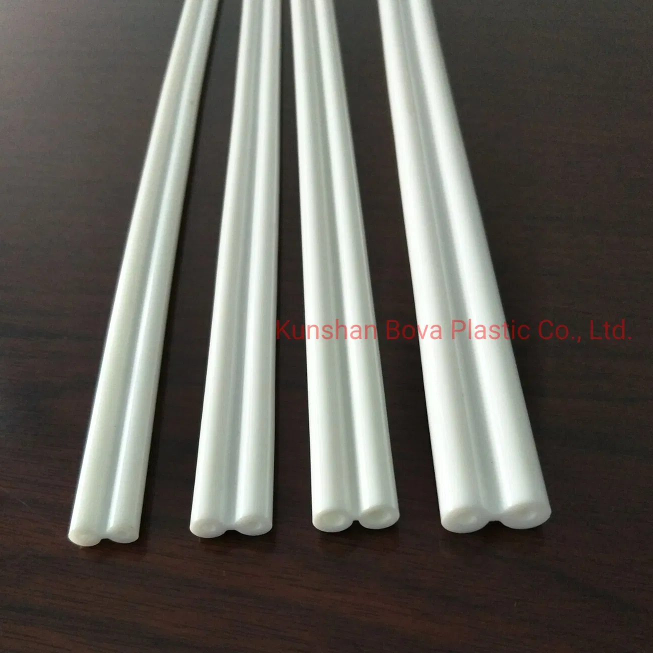 Surgical Wound Incision Protector with Disposable Retraction Features