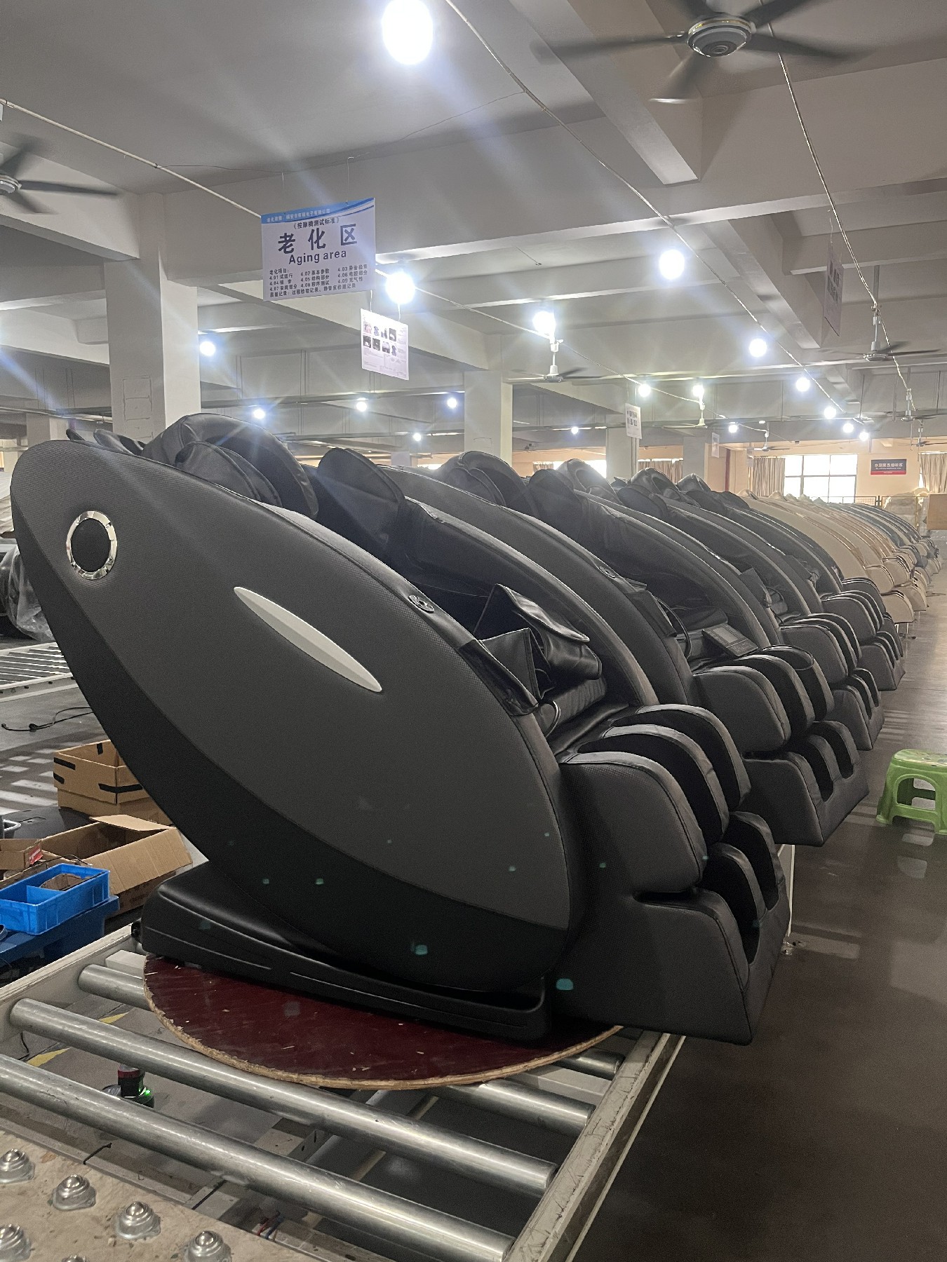 2025 Zero Gravity Shiatsu Massage Chair With Full Body Spa Heating Air Pressure Functions