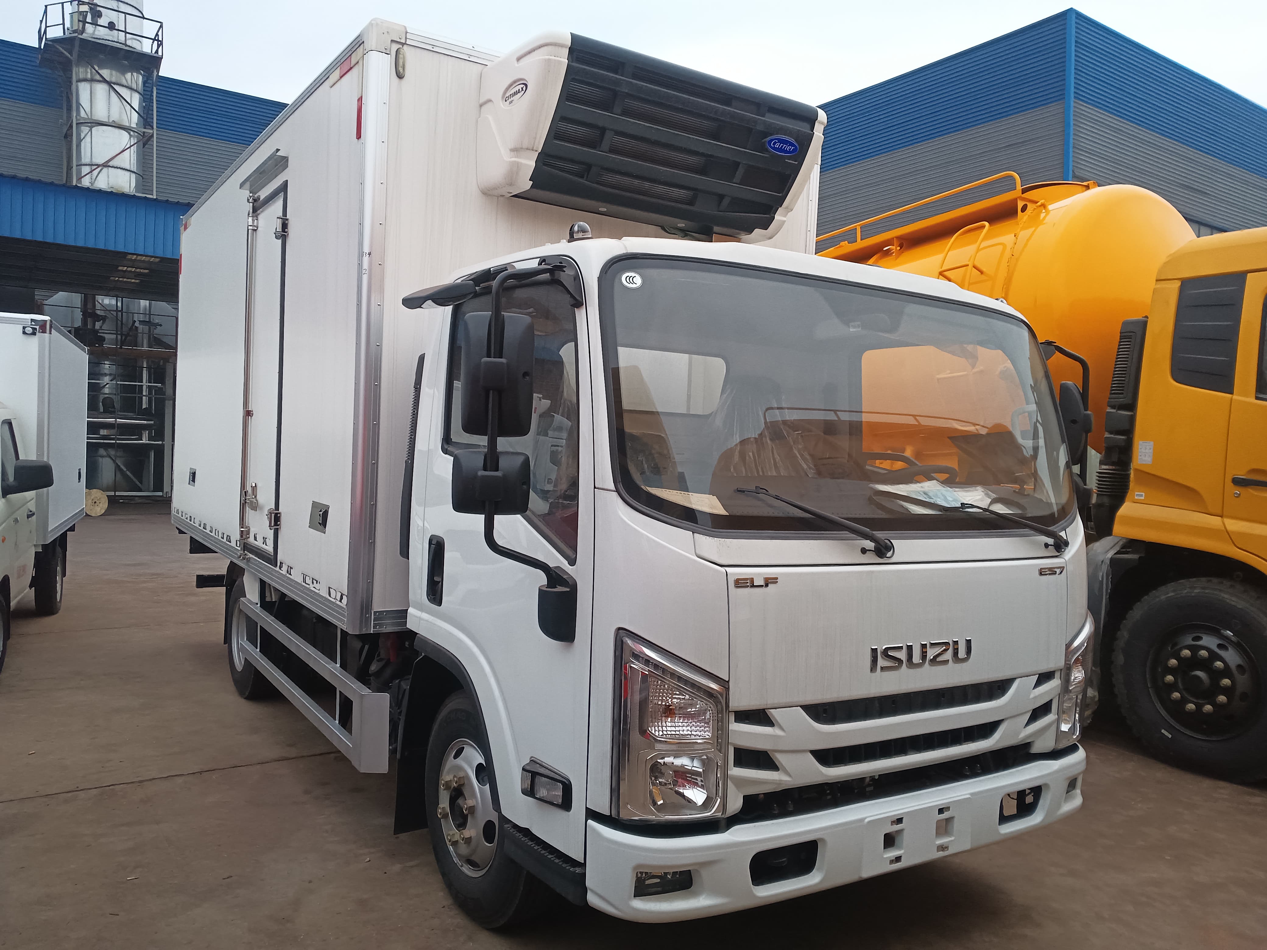 Isuzu Temperature Controlled Refrigerated Van for Medical and Vaccine Logistics