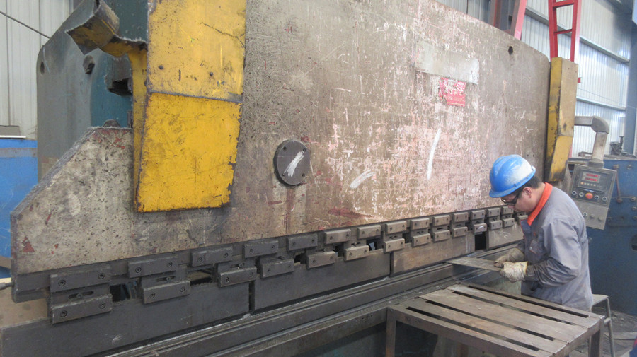 Metal bending process for logistics equipment production