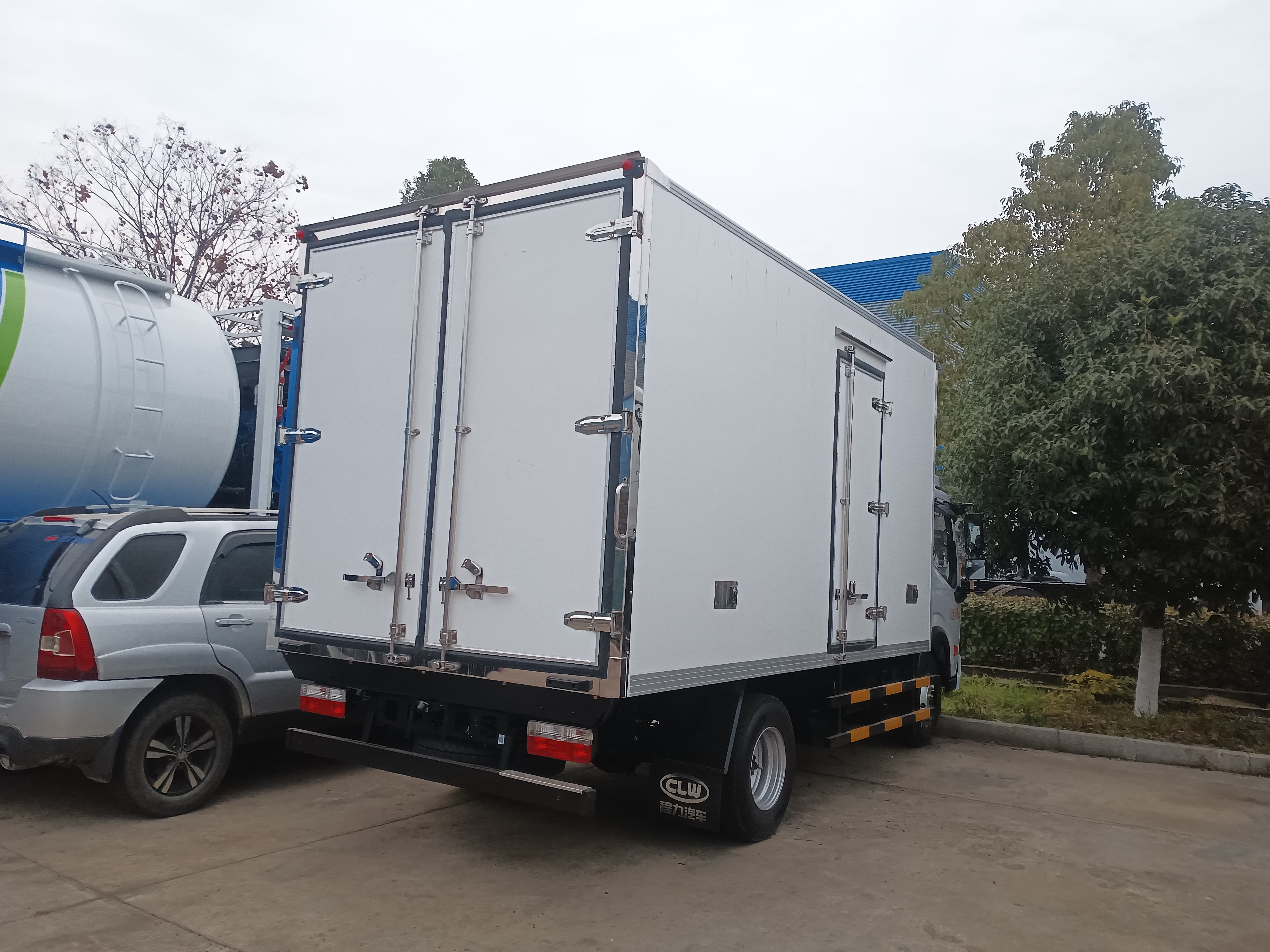Isuzu Temperature Controlled Refrigerated Van for Medical and Vaccine Logistics