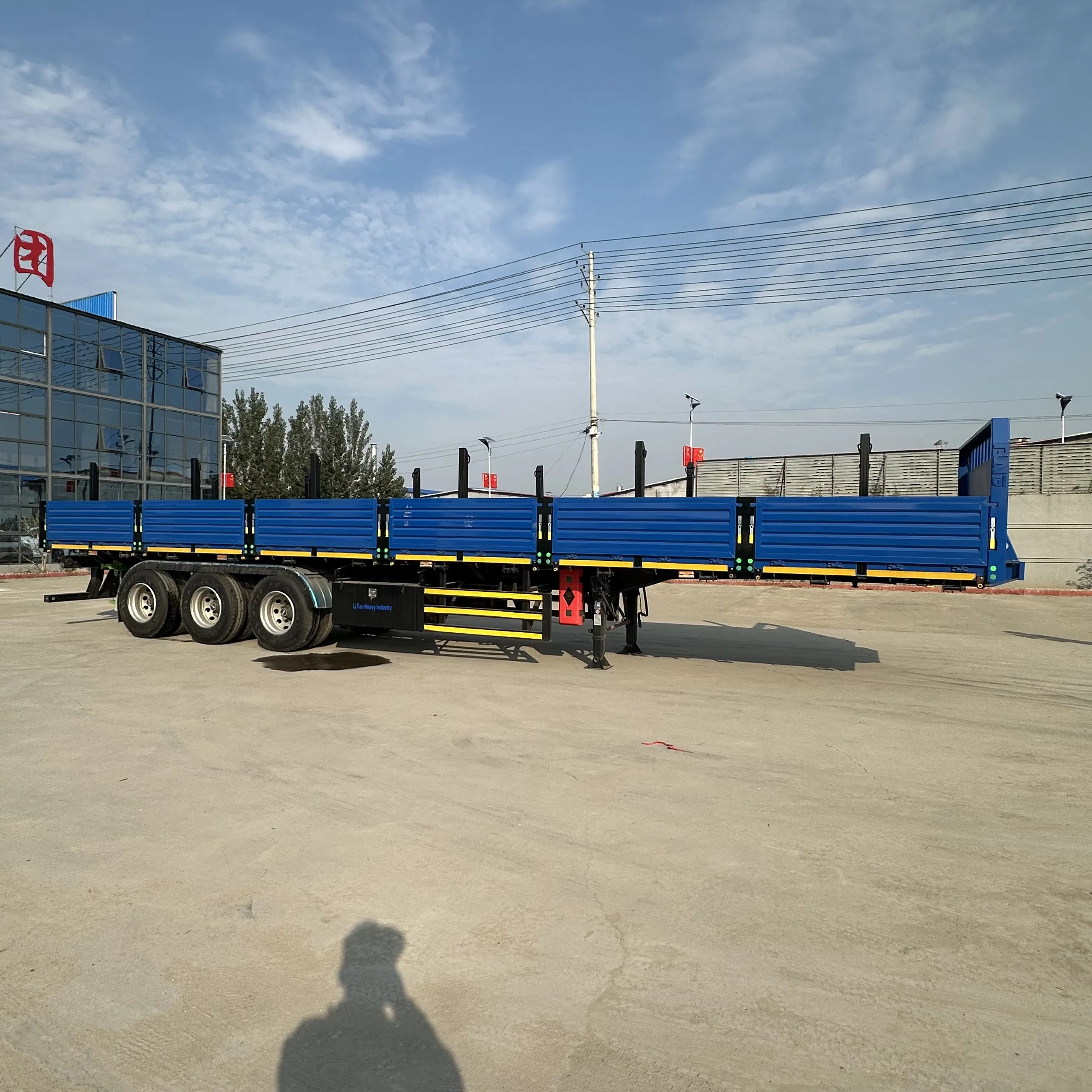 Versatile Flatbed Trailer with Detachable Panels for Container and Timber Transport