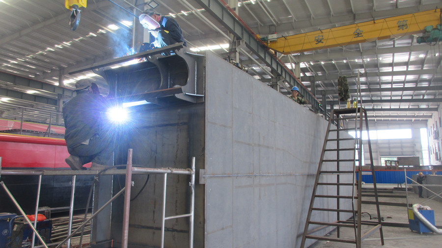 Welding process for logistics equipment fabrication