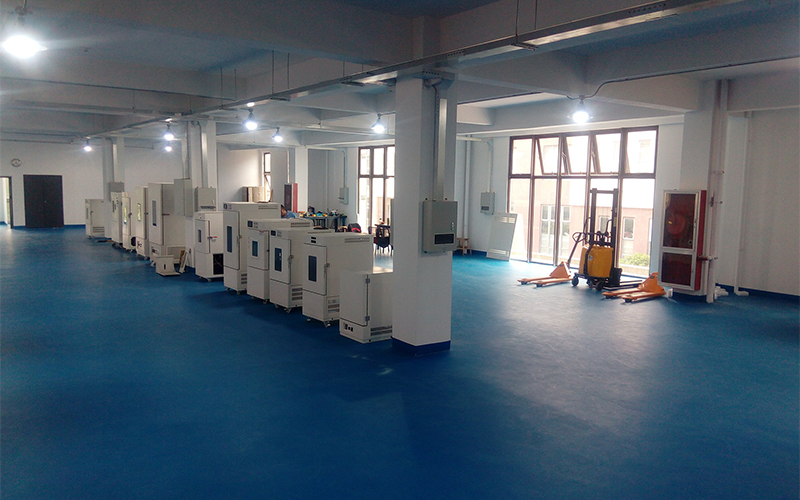 Constant Temperature Incubator Programmable Cycling Timing Repeating Damp Humidity Control 60-1000L Capacity Remote Controlled