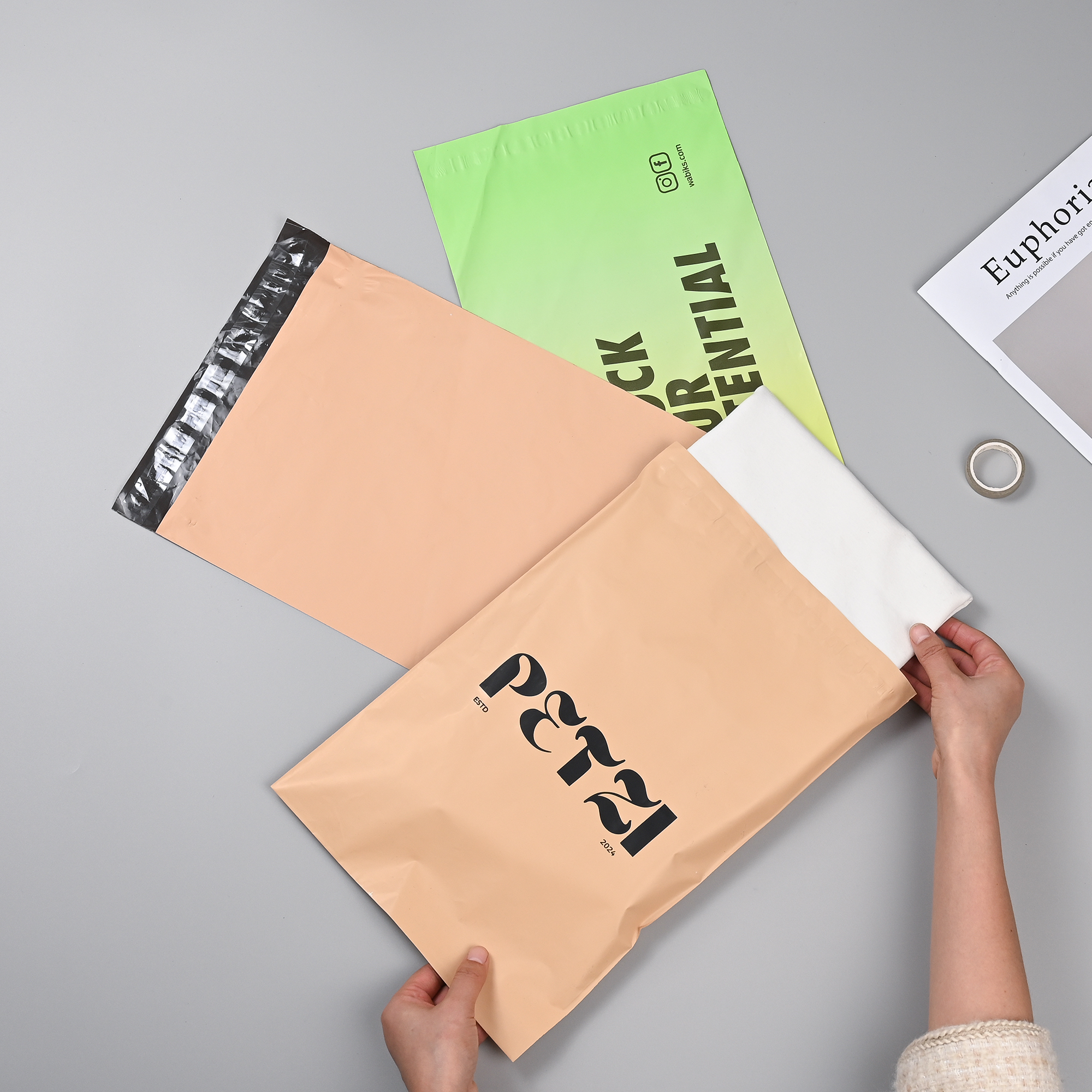 Custom Printed logo Poly Mailer Bags High Quality Resealable Shipping Bags for Delivery Tear Proof Courier Shipping Mailing Bag