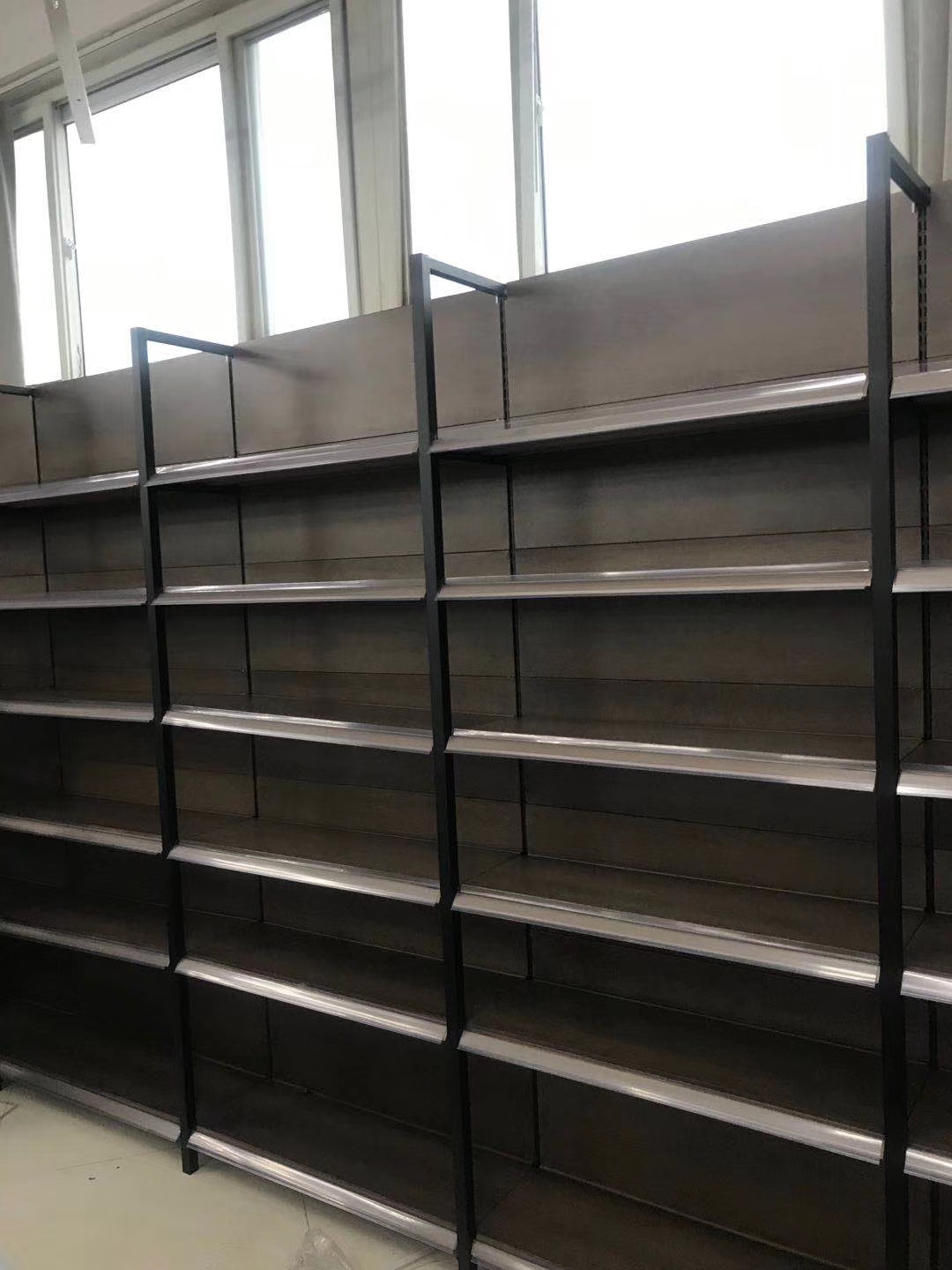 Real Factory 5 Layers Single-Sided Light Duty Steel Supermarket Rack Powder Coated Shop Mall Design Gondola Shelf