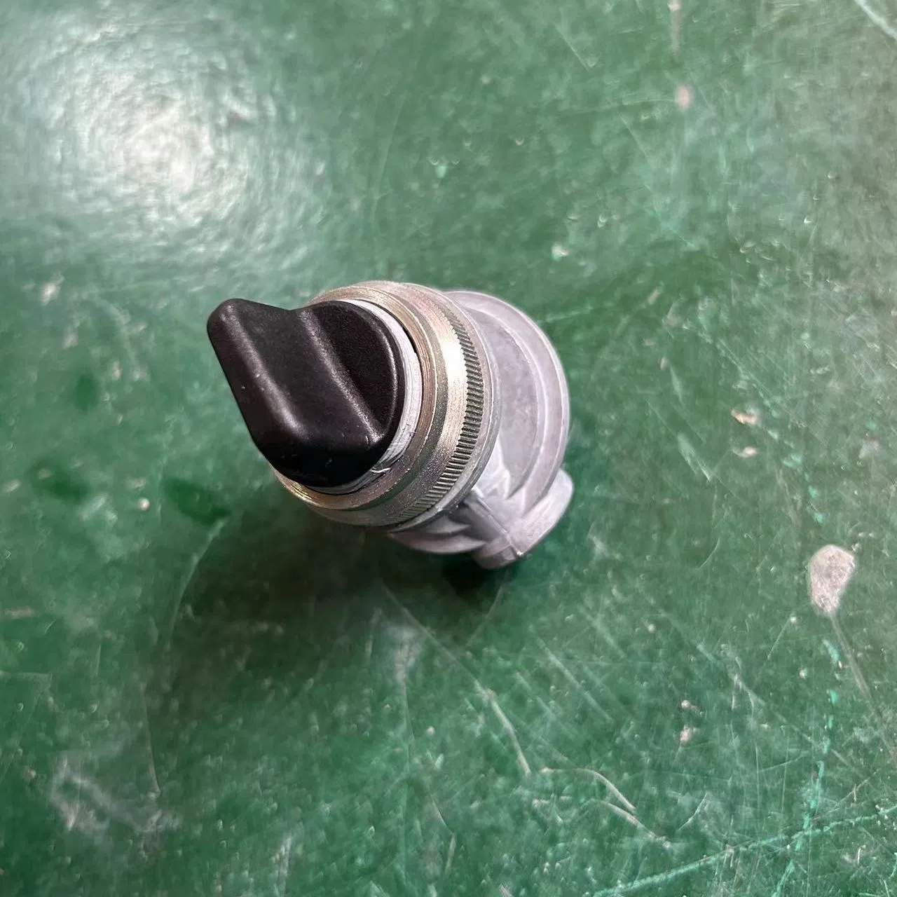 Premium Directional Control Valve for Buses and Commercial Vehicles