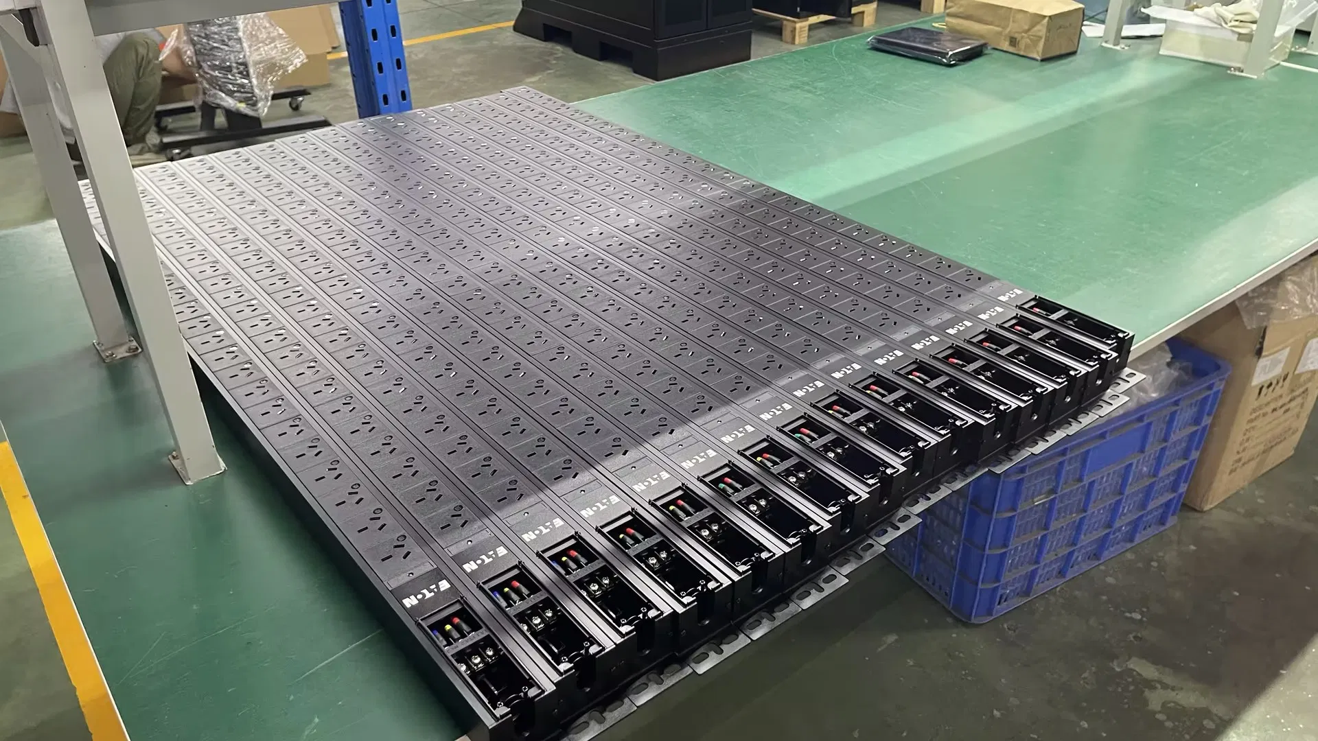 19 Inch Rack-Mount Power Distribution Unit for Servers