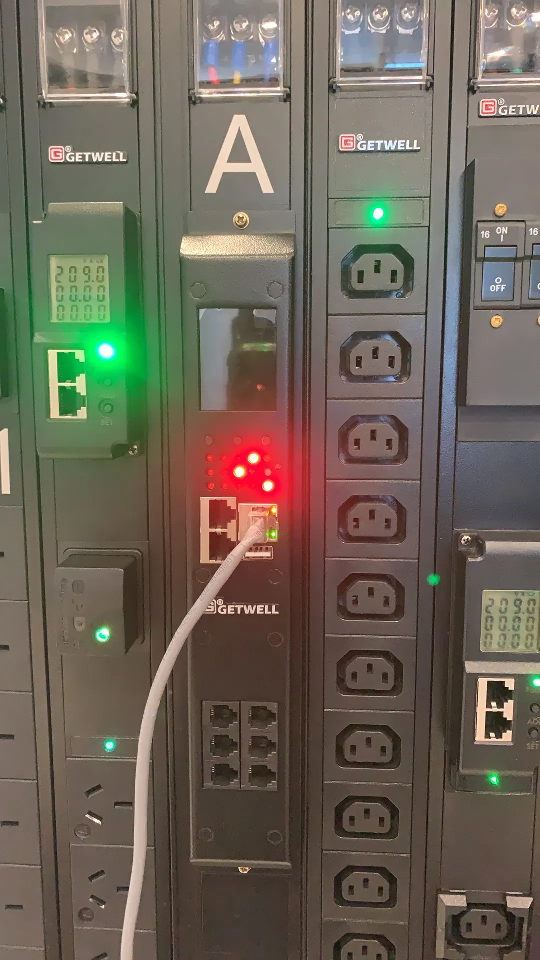 High-Performance C13 Rack Mount Power Distribution Unit for Servers