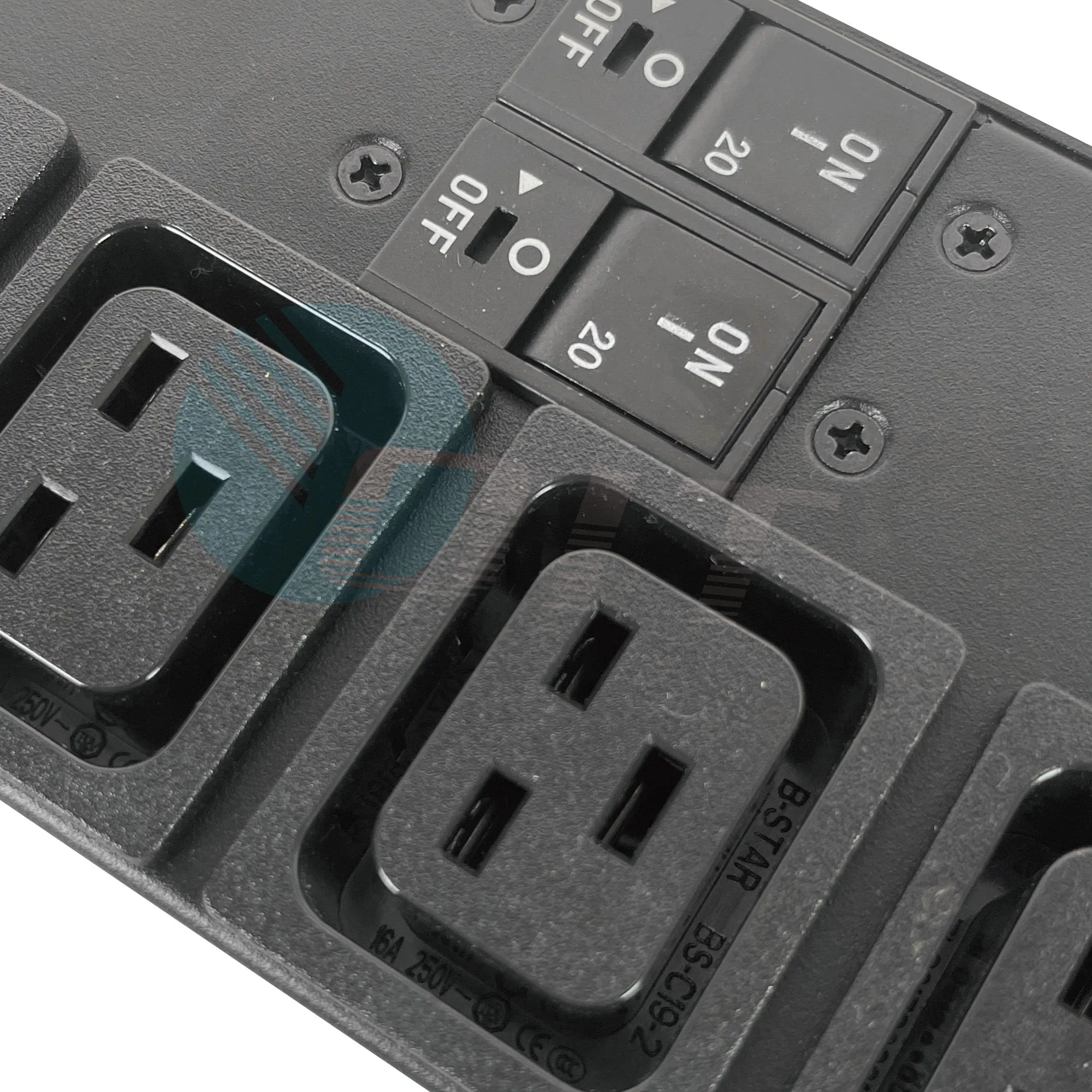 High-Performance IEC C19 3phase 240V/415V 125A Power Distribution Unit