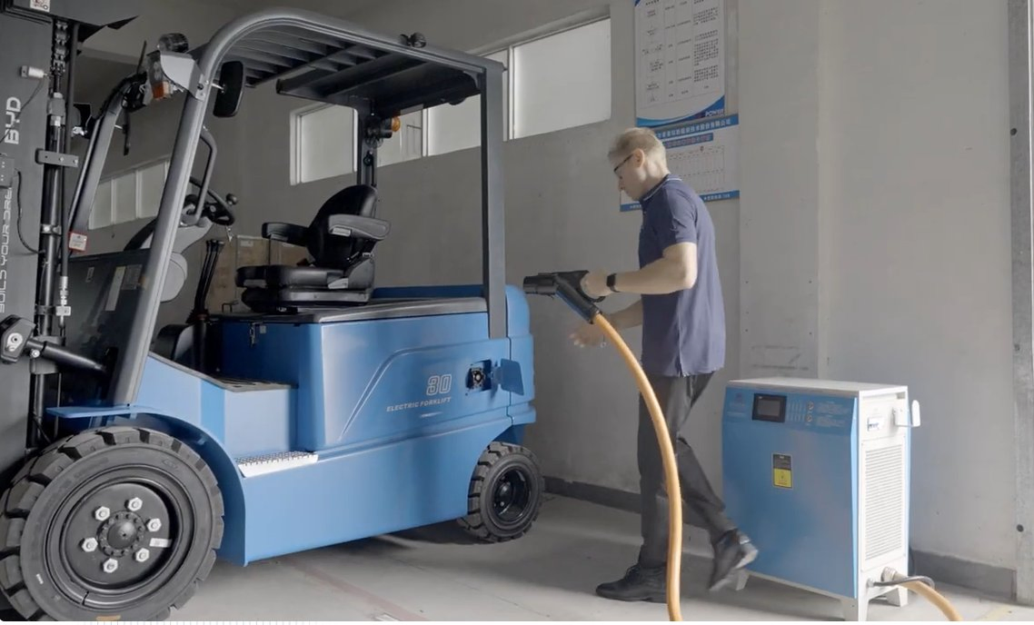 CE/UL/TUV Certified 24/36/48V Electric Forklift Lithium Battery Charger &amp; Charging Station
