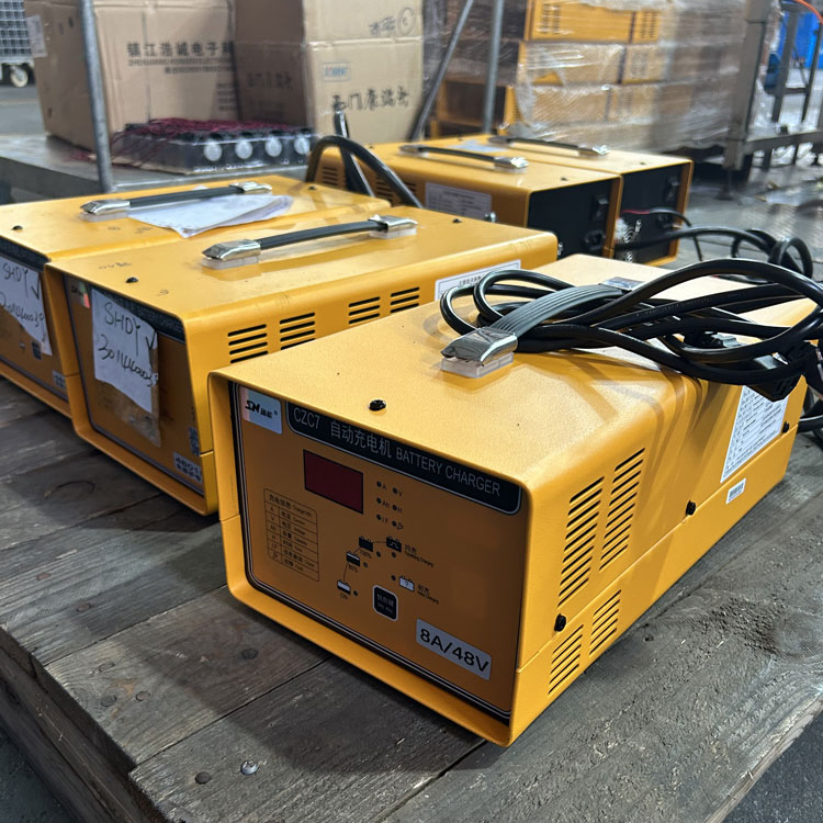 Lead Acid Battery Charger Czc7 12V 15 AMP 20A 25A High Frequency Charger for Golf Cart Forklift