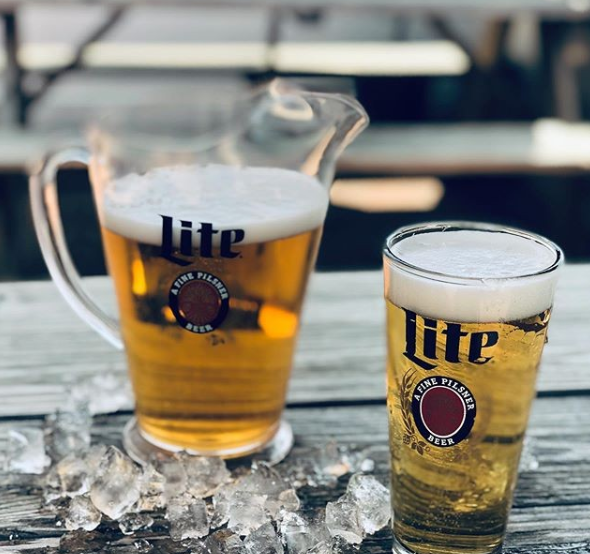 High-Quality BPA Free Clear Custom Logo Beer Plastic Water Jug 1L/1.7L/2L Pitcher Pot Factory, Exporters