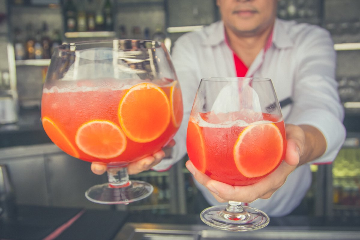 High-Quality Plastic Footed Cocktail Fish Bowl 88oz / 2.5 Litre Party Cocktail Magarita Glass Supplier, Factories