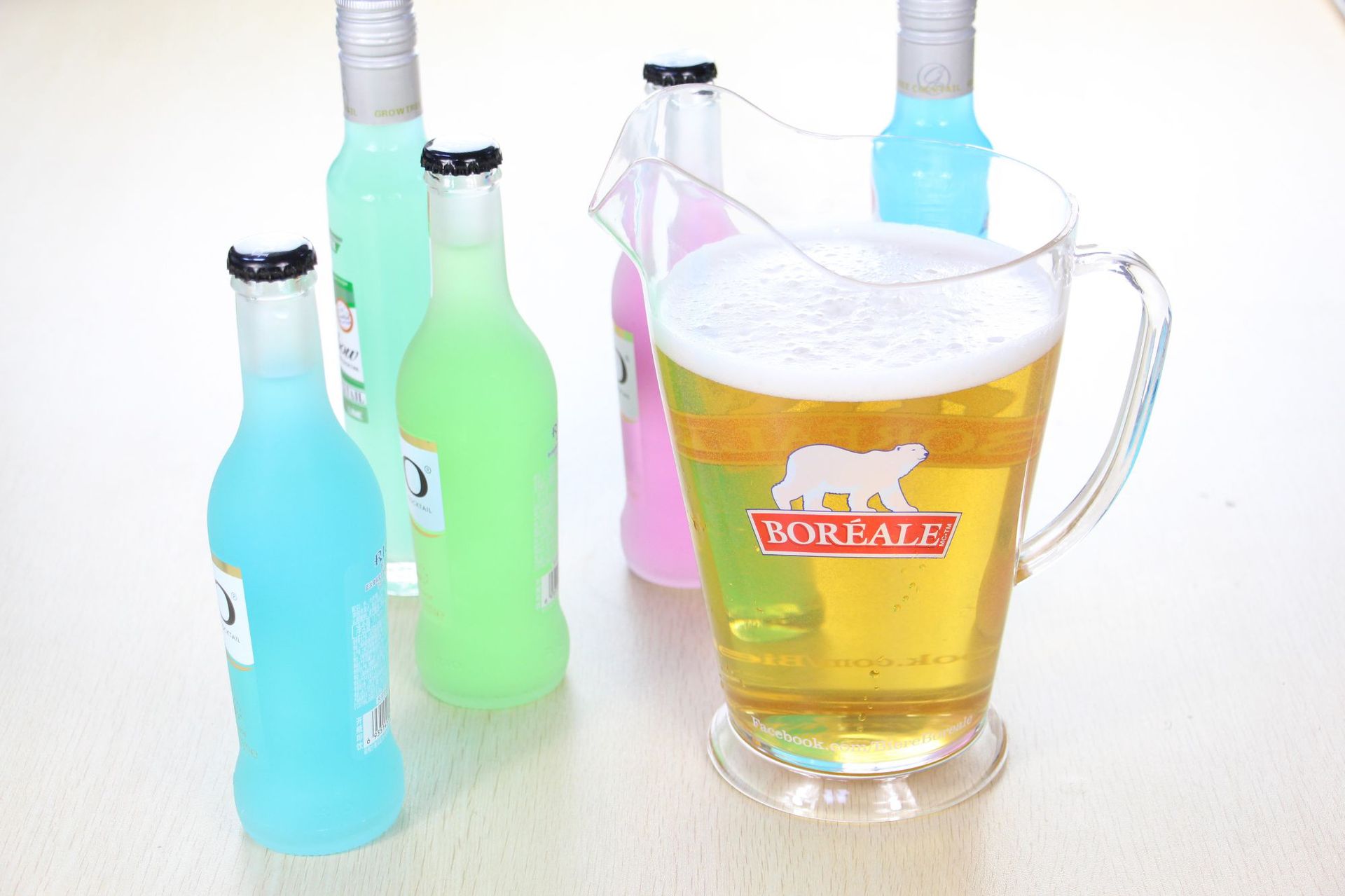 High-Quality BPA Free Clear Custom Logo Beer Plastic Water Jug 1L/1.7L/2L Pitcher Pot Factory, Exporters