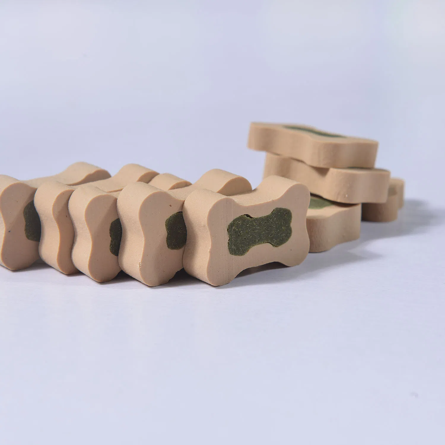 Dog Food 100% Natural Dried Mint Flavour Bone Shape Slice Dog Treats for Training Reward