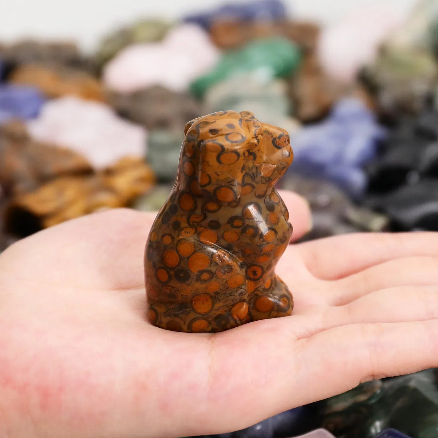 Wholesale Natural Crystal Carved Cute Small Dog Carving Statue Leopard Skin Jasper Animal Crafts for Home Decoration Gift