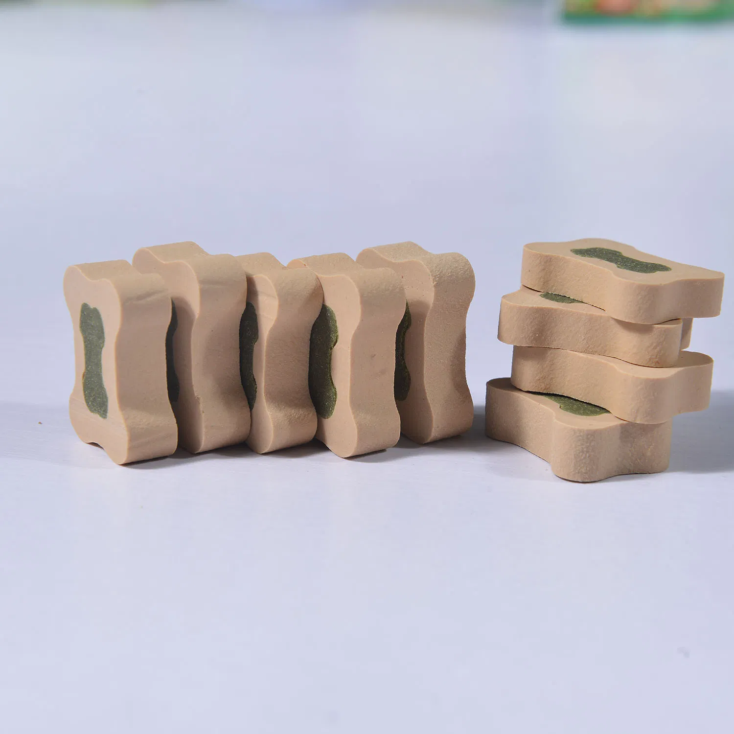 Dog Food 100% Natural Dried Mint Flavour Bone Shape Slice Dog Treats for Training Reward