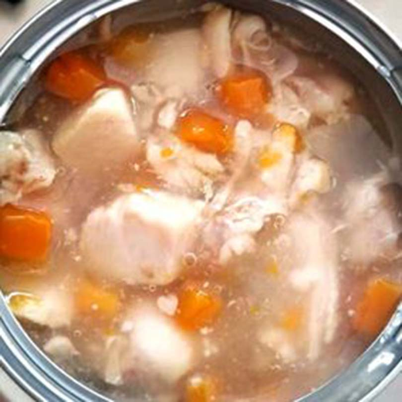 Pet Canned Wholesale Dogs Canned High Protein Omega3 None Grain Pet Treats in Gravy Can